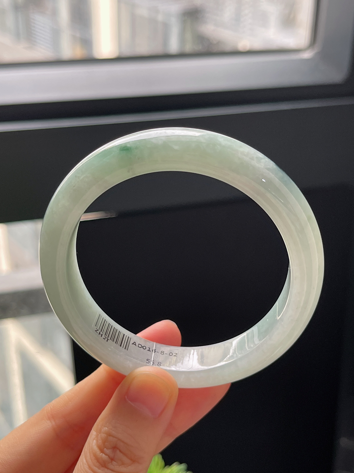 正圈55.8圈口，翡翠糯化种飘绿手镯