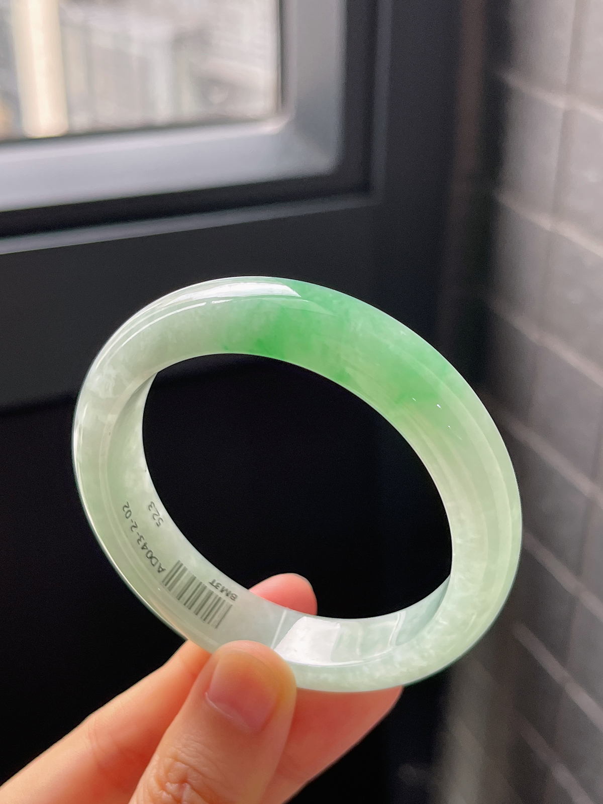 正圈52.3圈口，翡翠糯化种飘绿手镯