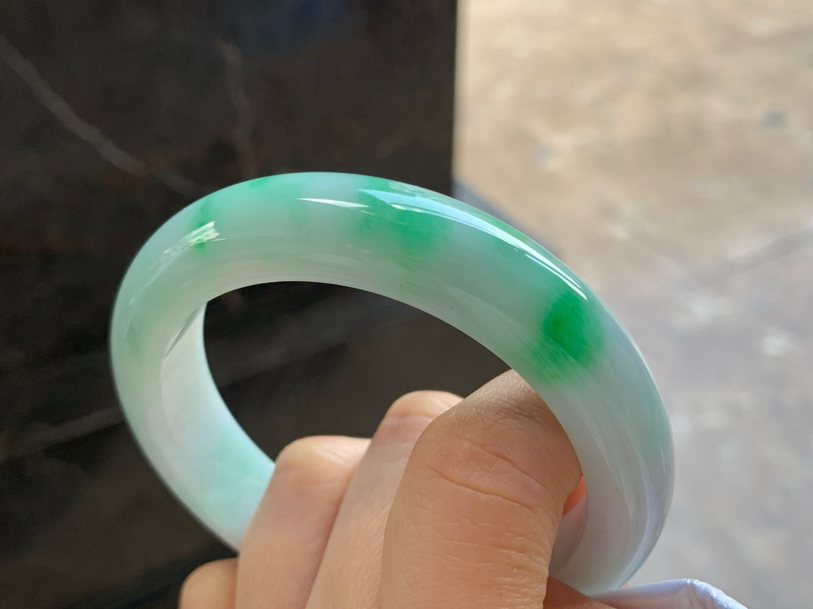 55.5-12.8-9.2

带色手镯^_^细腻