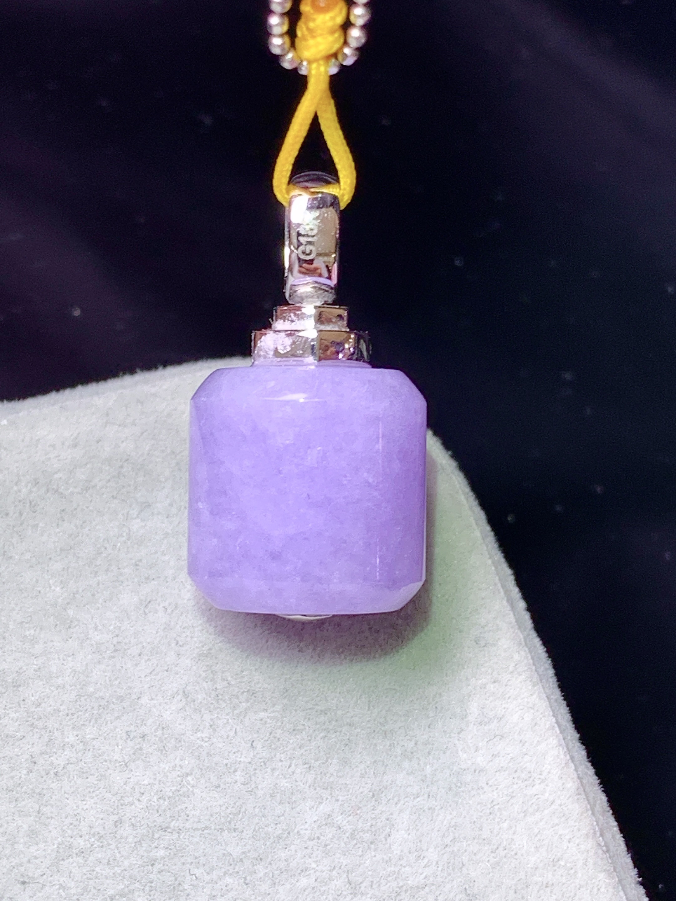 18k金钻镶嵌紫罗兰路路通吊坠 玉质细腻 色泽艳丽清新 水润亮眼 整体尺寸23.3*12.3b1