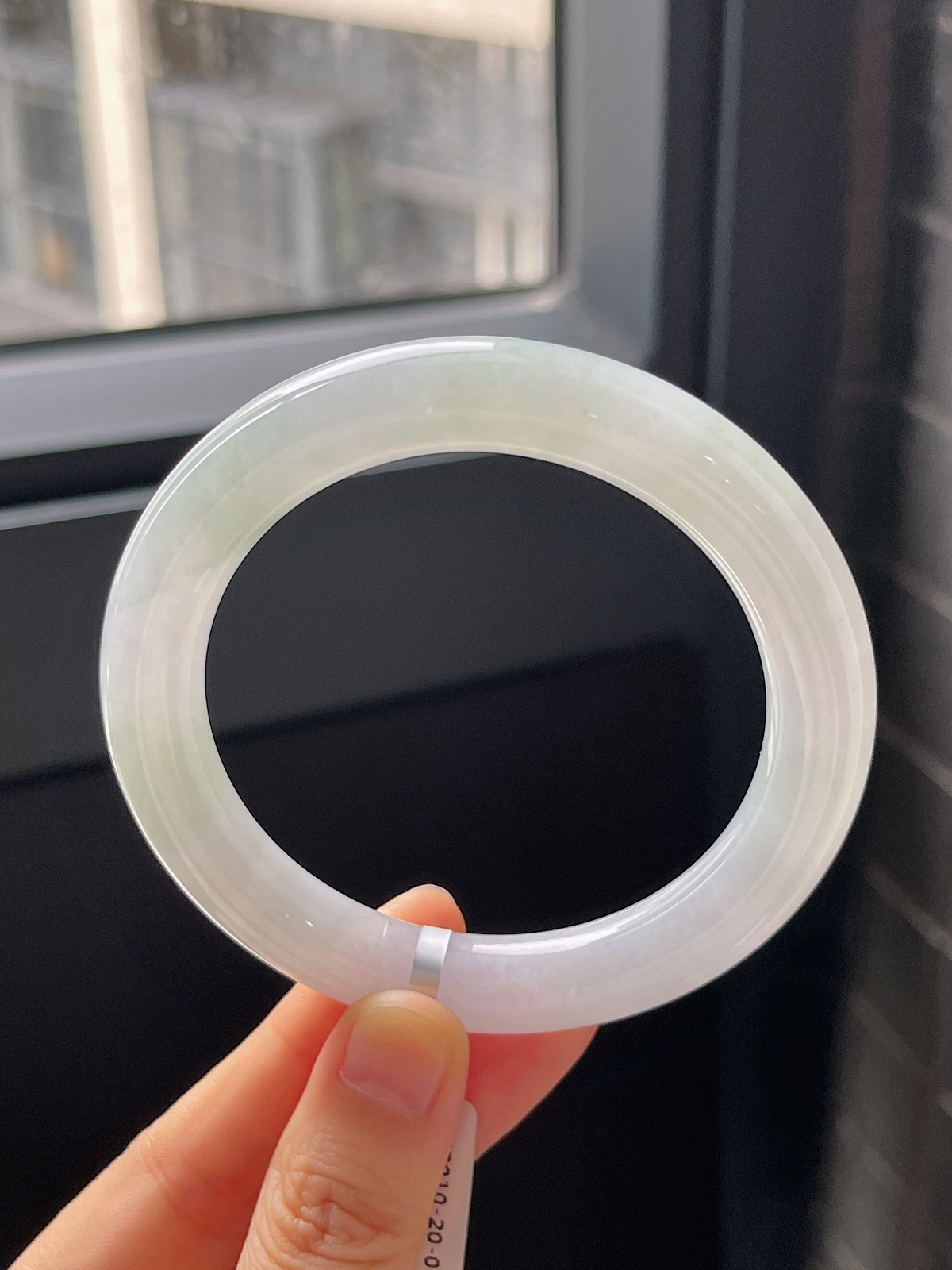 圆镯57圈口，翡翠冰糯种淡绿色手镯