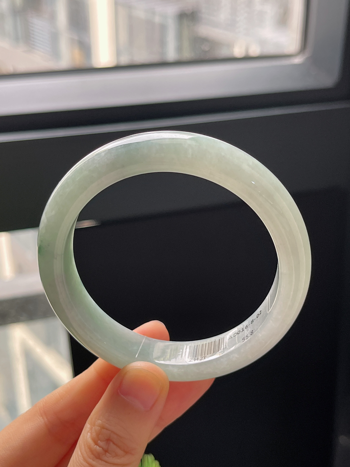 正圈55.8圈口，翡翠糯化种飘绿手镯