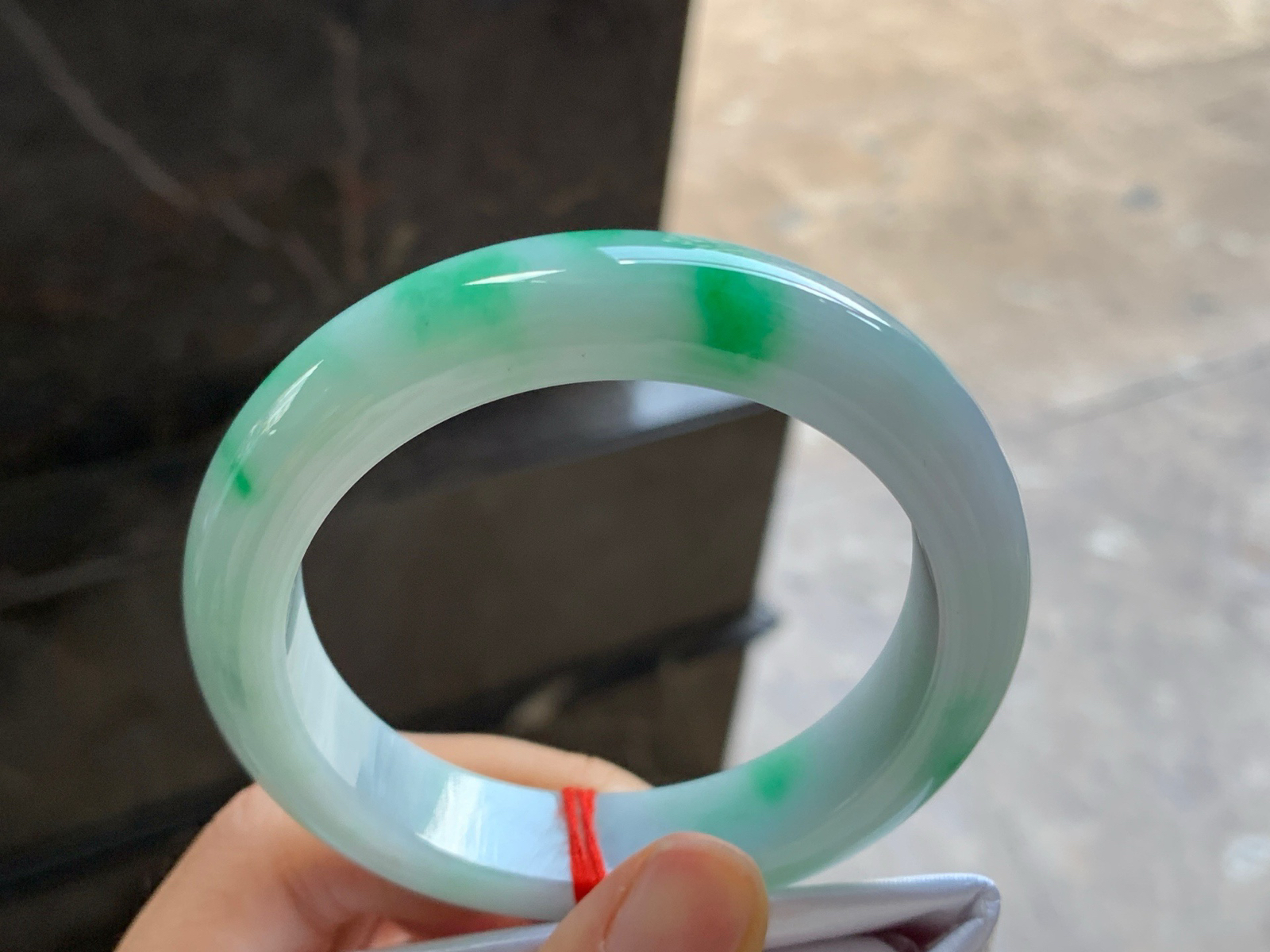 55.5-12.8-9.2

带色手镯^_^细腻