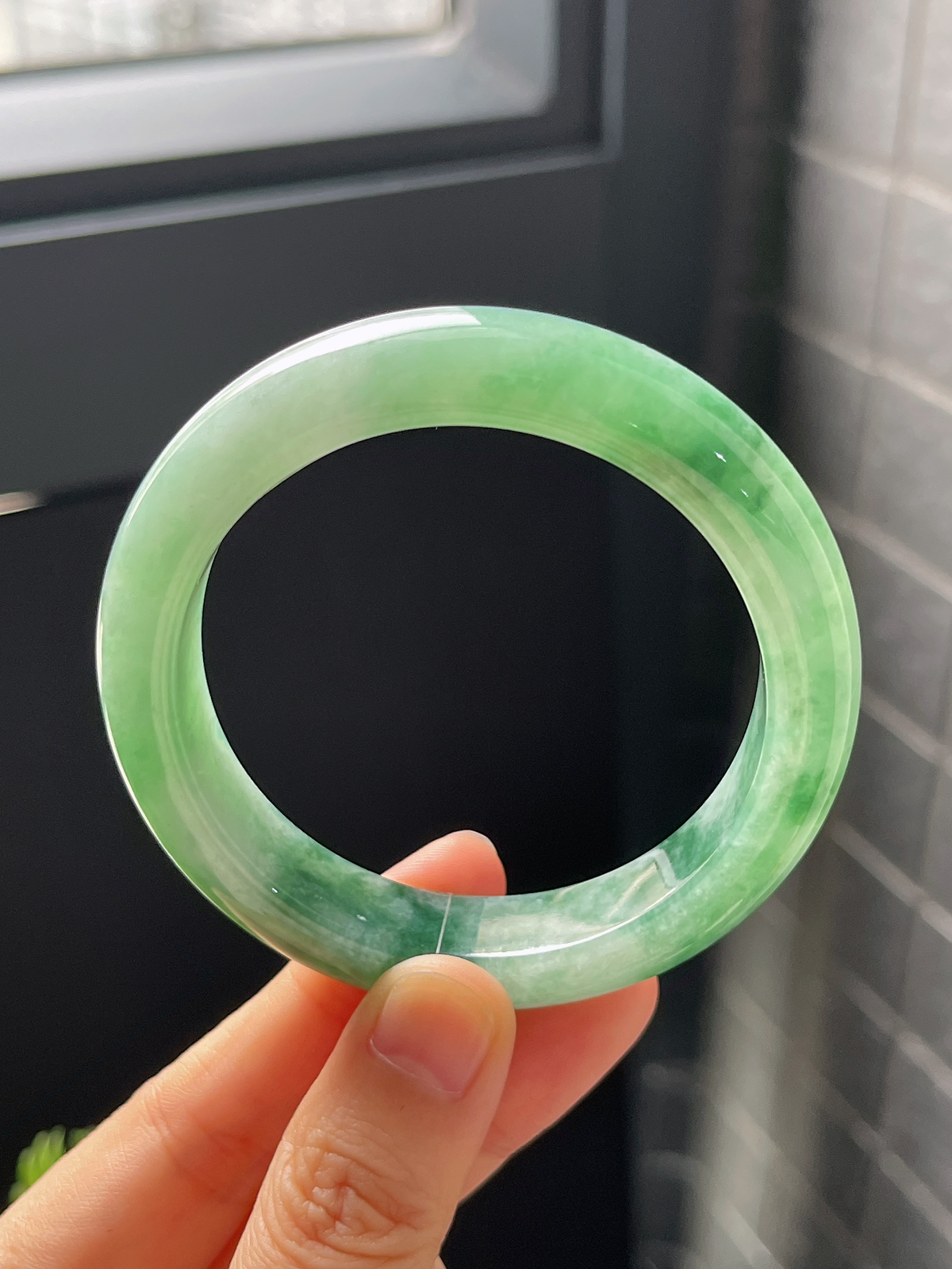 正圈52.7圈口，翡翠糯化种飘绿手镯