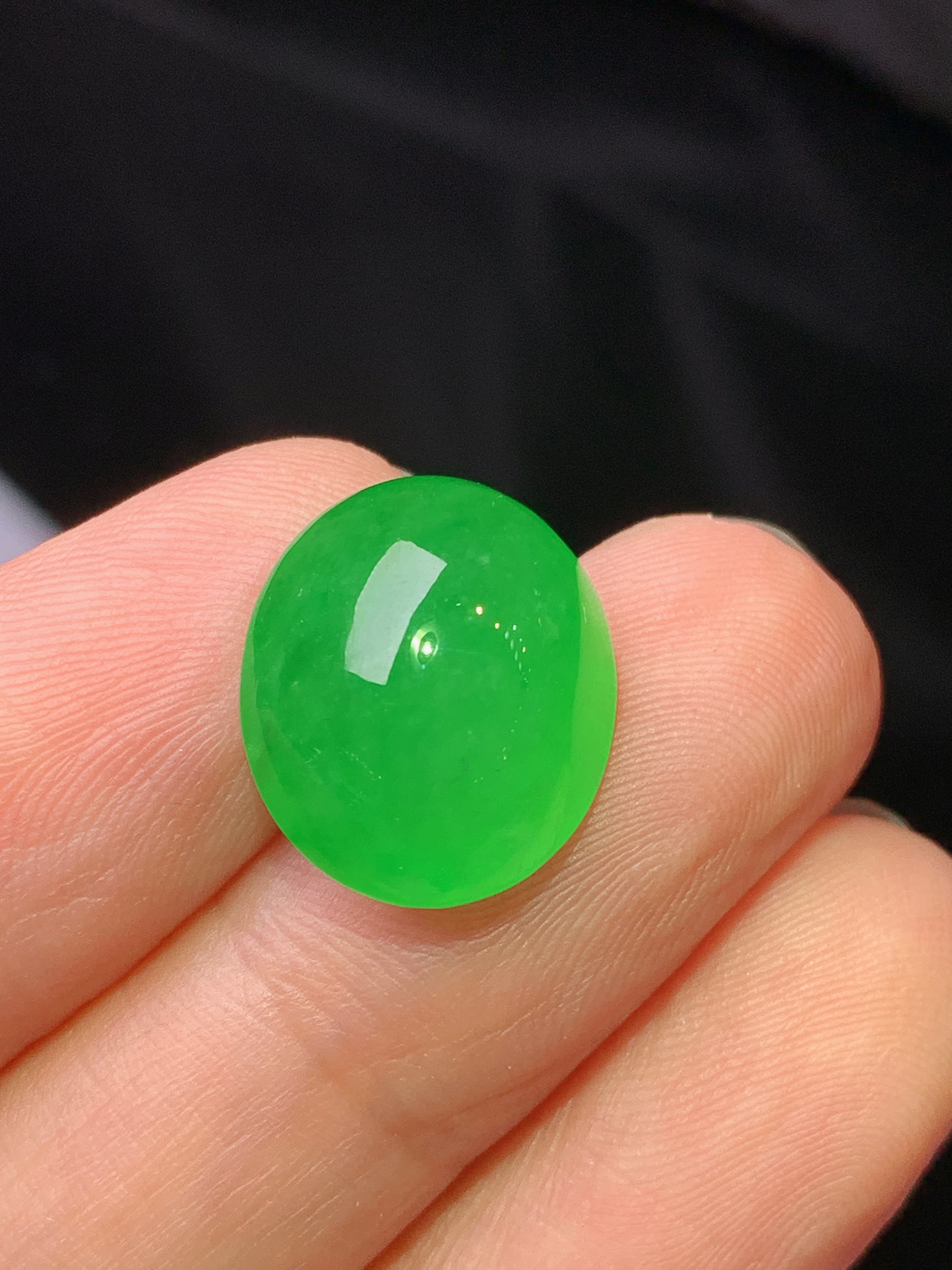 镶嵌款 翠绿蛋面吊坠 玉质细腻 色泽艳丽清新 水润亮眼 整体尺寸14.8*12.8*8m2