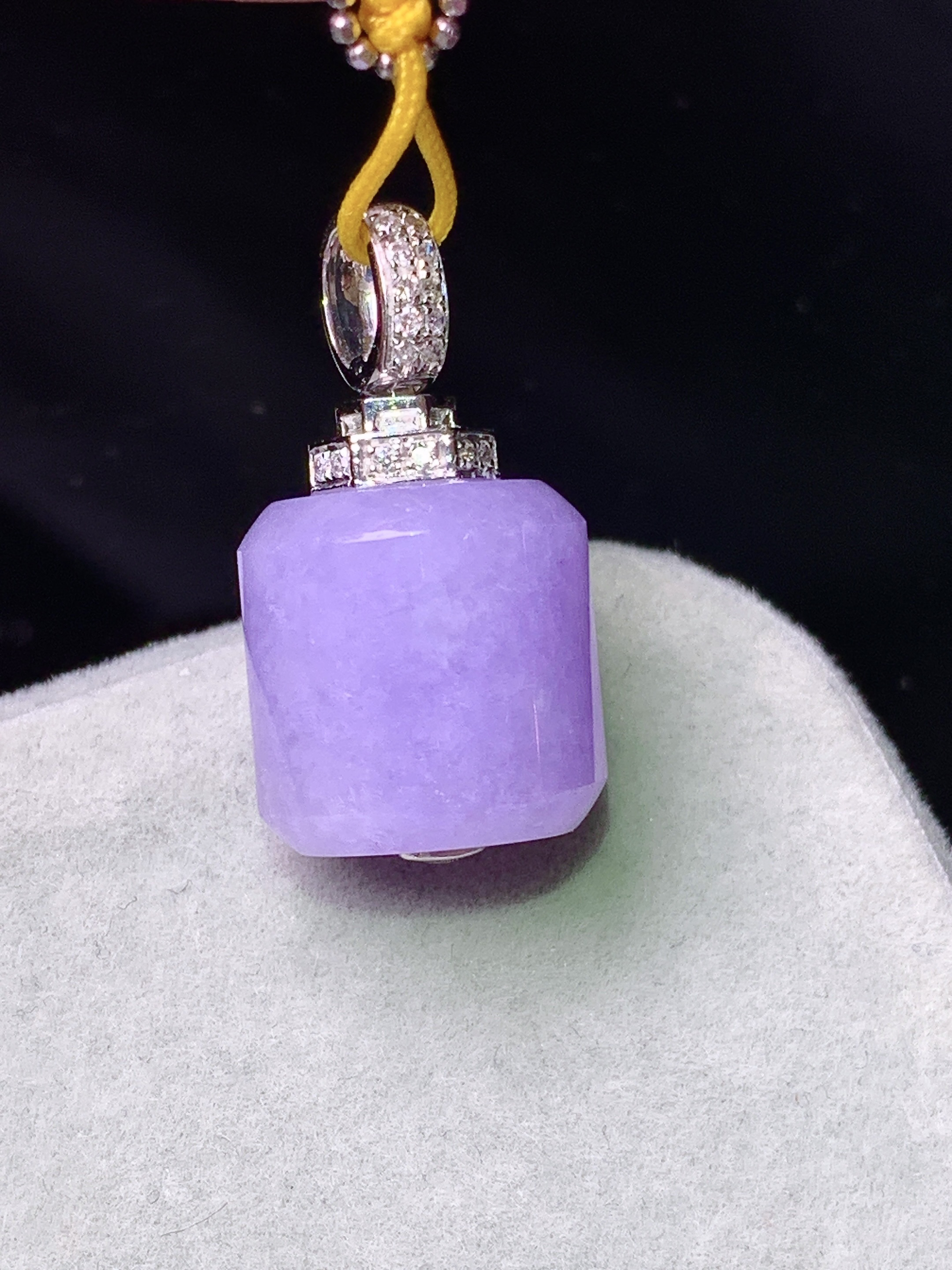 18k金钻镶嵌紫罗兰路路通吊坠 玉质细腻 色泽艳丽清新 水润亮眼 整体尺寸23.3*12.3b1