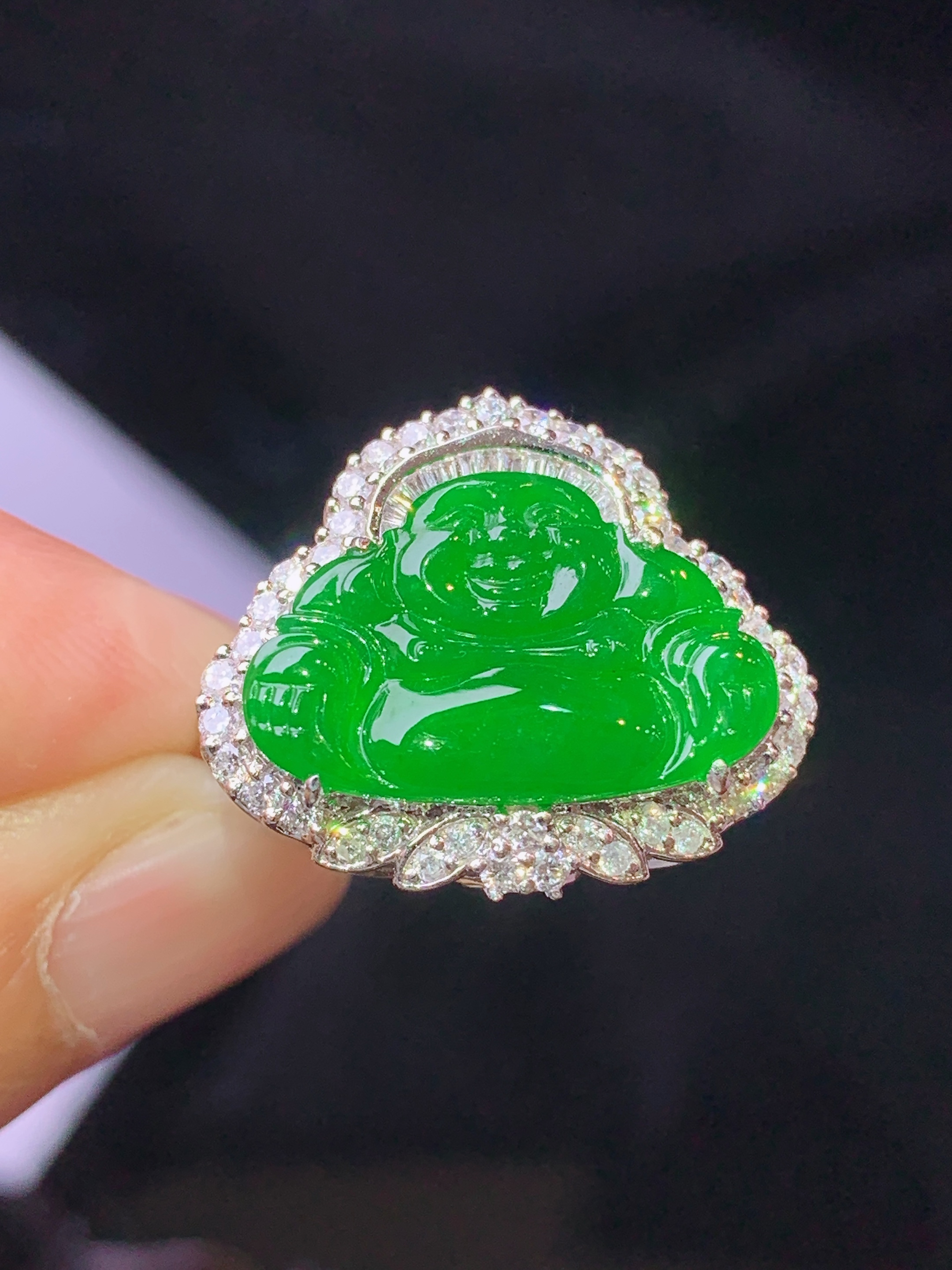 18k金钻镶嵌满绿佛公戒指吊坠两用吊坠 玉质细腻 色泽艳丽清新 水润亮眼 圈口16 整体尺寸23.5