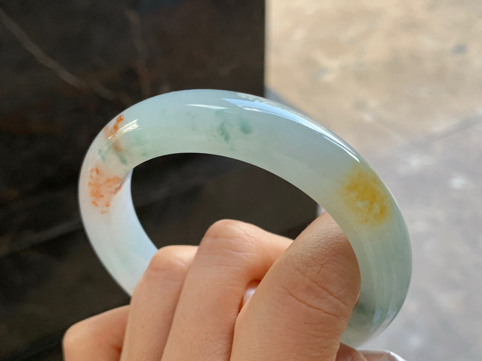 56.5-12.4-9.5

撒金手镯^_^玉质温润 细腻清新