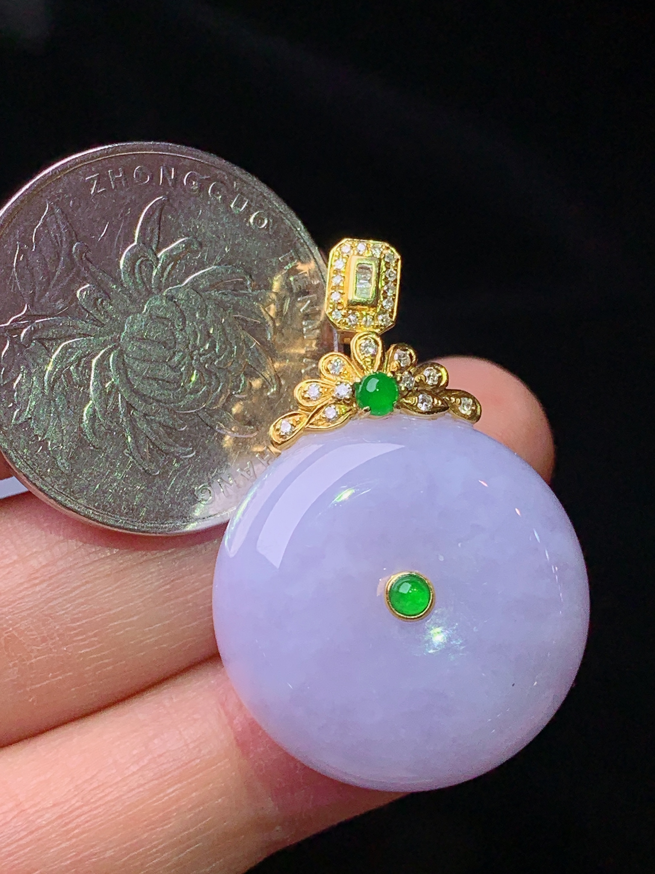 18k金钻镶嵌紫罗兰平安扣吊坠 玉质细腻 色泽艳丽清新 水润亮眼 整体尺寸34*23*11.5b1