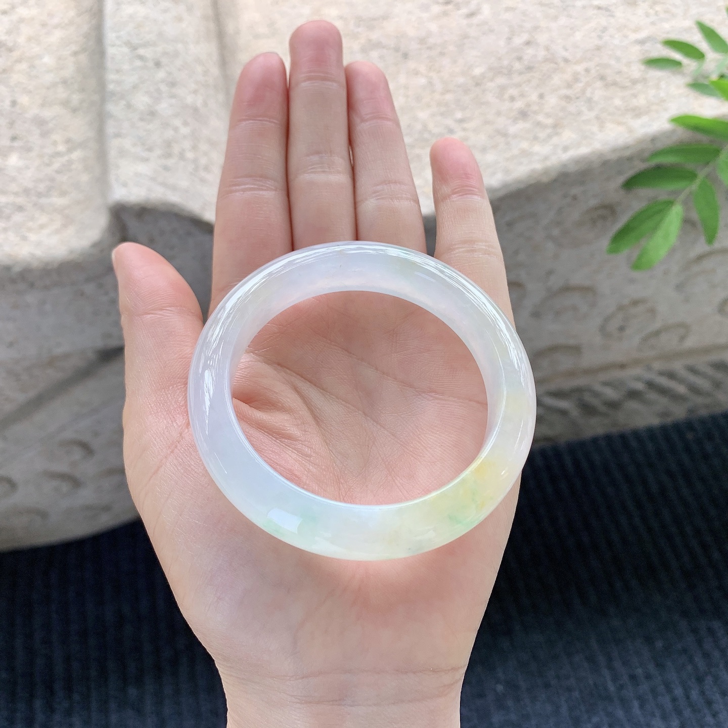 正圈52 53【圈口】53.3/12/8.6【】【编码】HT120501【描述】冰黄加绿，清透，水润