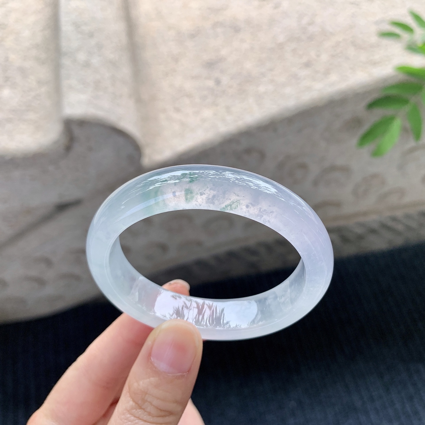 贵妃50 51【圈口】51.9/44.6/12.5/7.8【】【编码】LZ031677【描述】冰飘花，清透，水润，种老，细腻，打灯有棉线