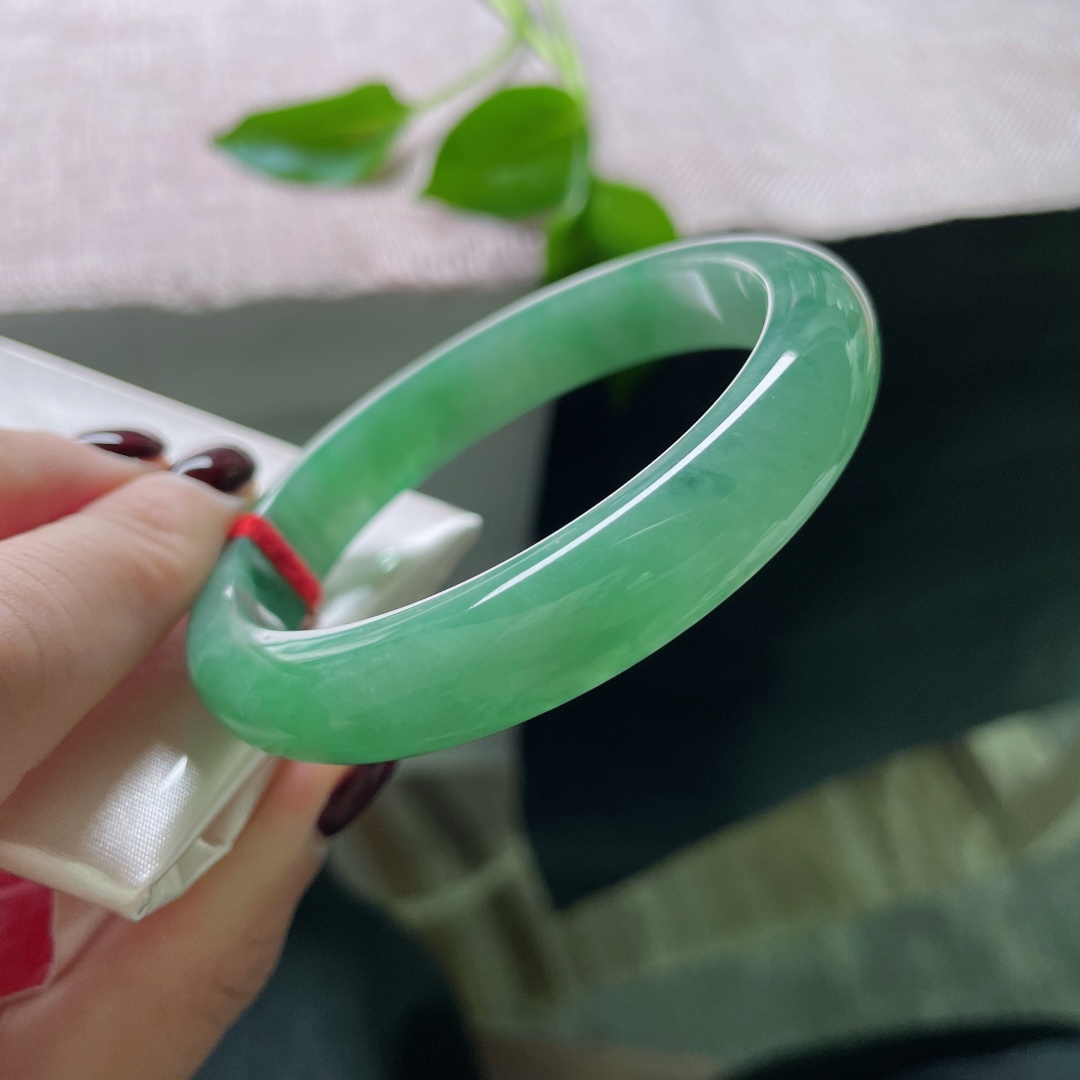 57.5/11.5/7.4，绿底正圈，颜色均匀分布，瑰姿艳逸，佩戴沉稳不失大气，色纹，乌鸡，ss50141a