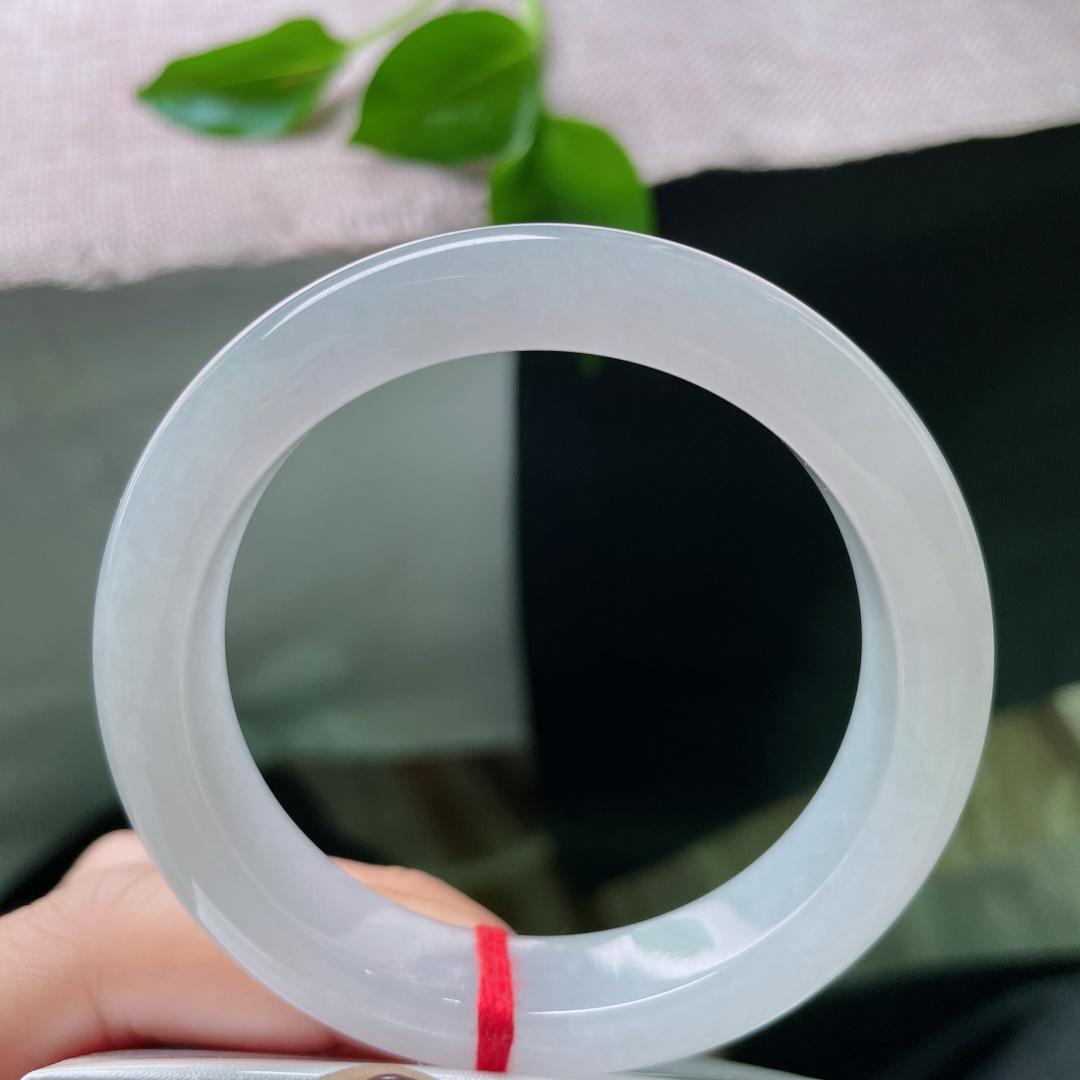 53.6/12.1/8.8，冰紫正圈，冰为骨，紫为魂。一方清透里，住着整个黎明前的梦境。。ss49469a