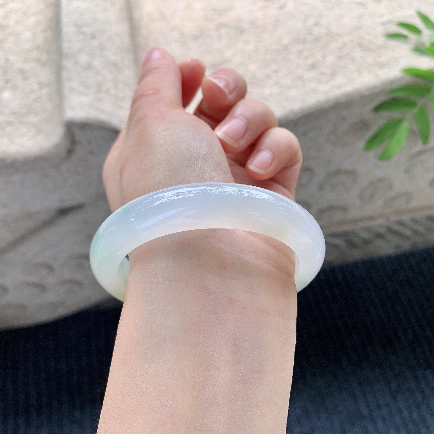 正圈52 53【圈口】53.3/12/8.6【】【编码】HT120501【描述】冰黄加绿，清透，水润，种老，细腻，无裂纹