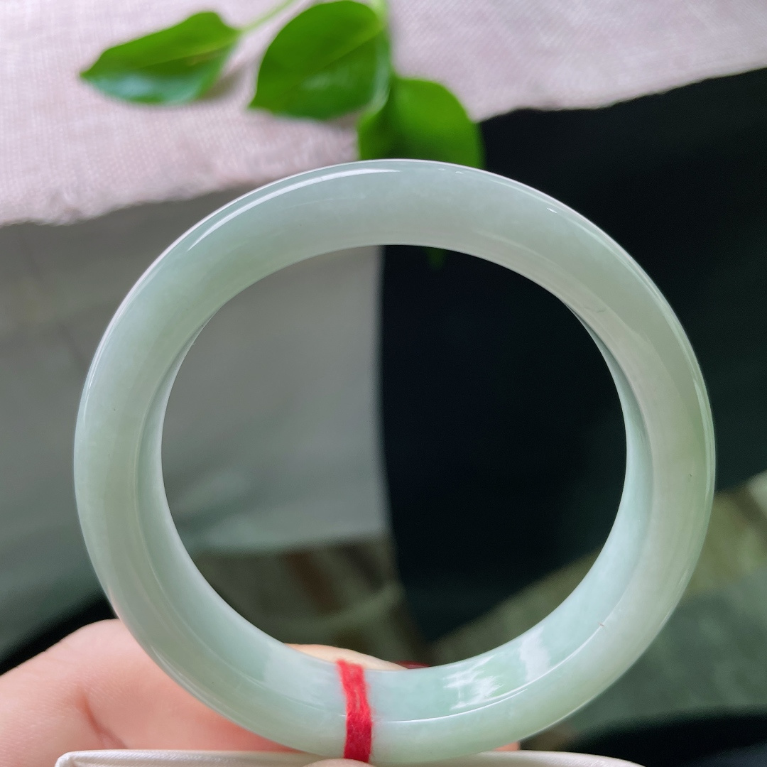 54/11.4/7.5，淡绿底正圈，水润细腻，种老，淡绿为宣，光陰作画。一点皮纹，ss47948a