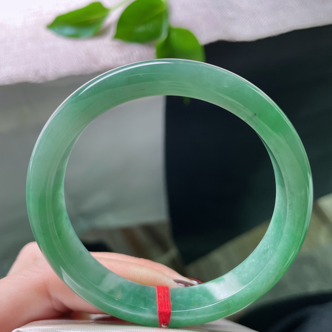 57.5/11.5/7.4，绿底正圈，颜色均匀分布，瑰姿艳逸，佩戴沉稳不失大气，色纹，乌鸡，ss50141a