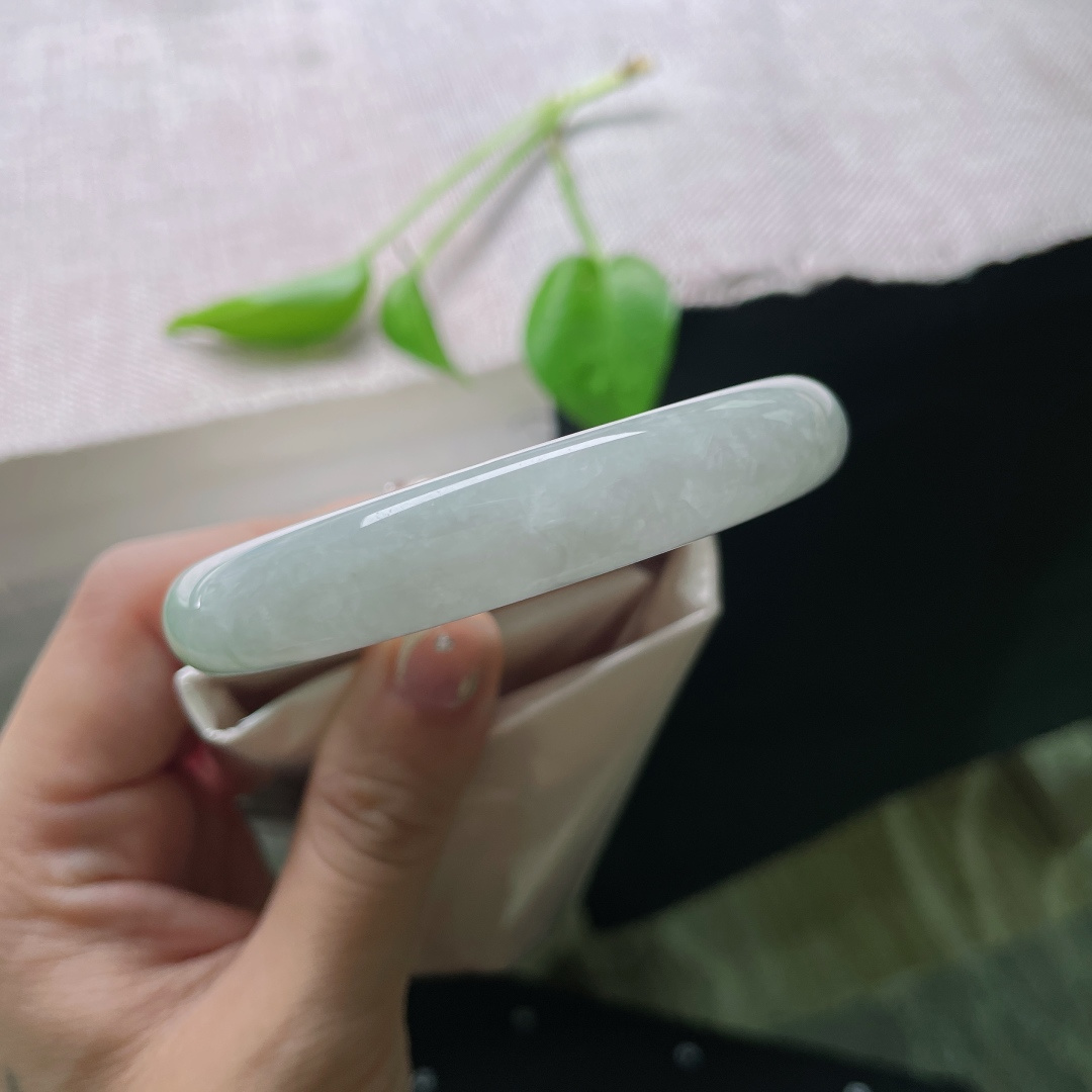 56.8/11.8/7.9，白底青正圈，水头好，种老，翠绿依然，青白分明，晶体纹，ss48426a