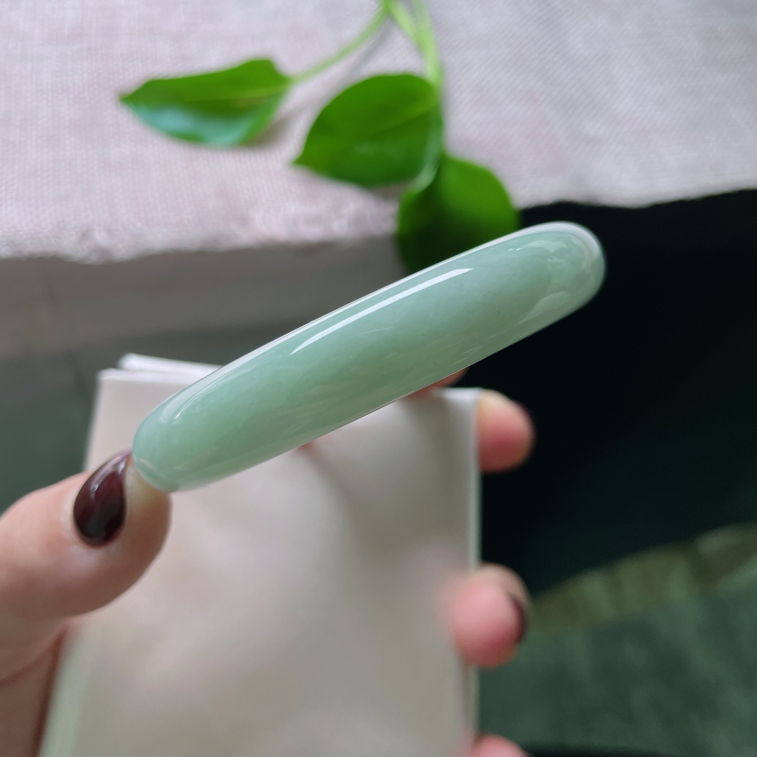 54/11.4/7.5，淡绿底正圈，水润细腻，种老，淡绿为宣，光陰作画。一点皮纹，ss47948a