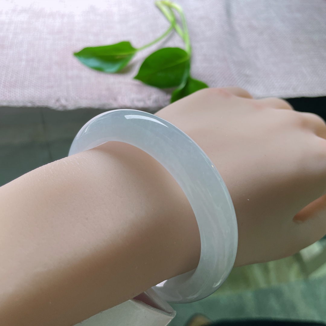 53.6/12.1/8.8，冰紫正圈，冰为骨，紫为魂。一方清透里，住着整个黎明前的梦境。。ss49469a