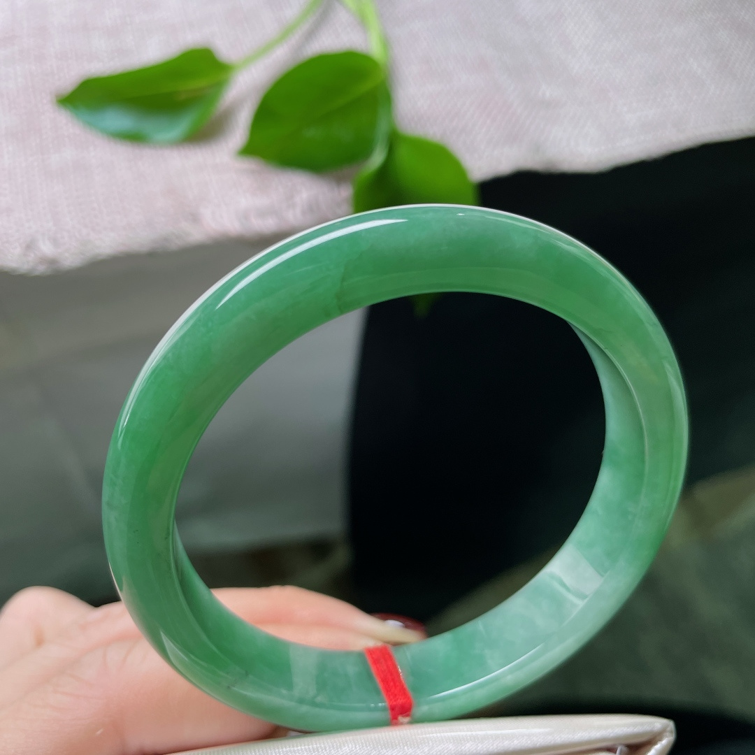 57.5/11.5/7.4，绿底正圈，颜色均匀分布，瑰姿艳逸，佩戴沉稳不失大气，色纹，乌鸡，ss50141a