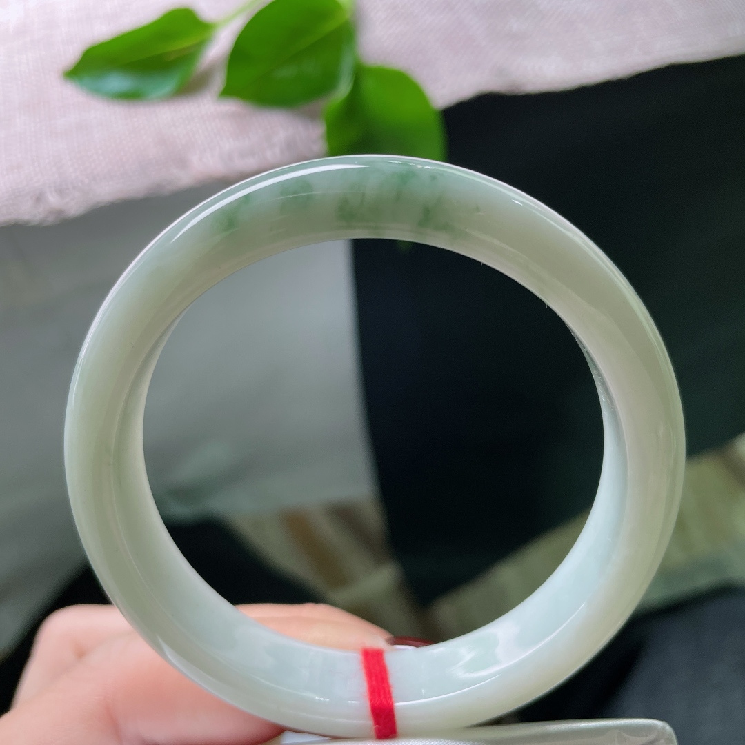 56.6/11.7/7.7飘花正圈，水润细腻，优雅大方，一抹飘花，清心，皮纹。ss49111a