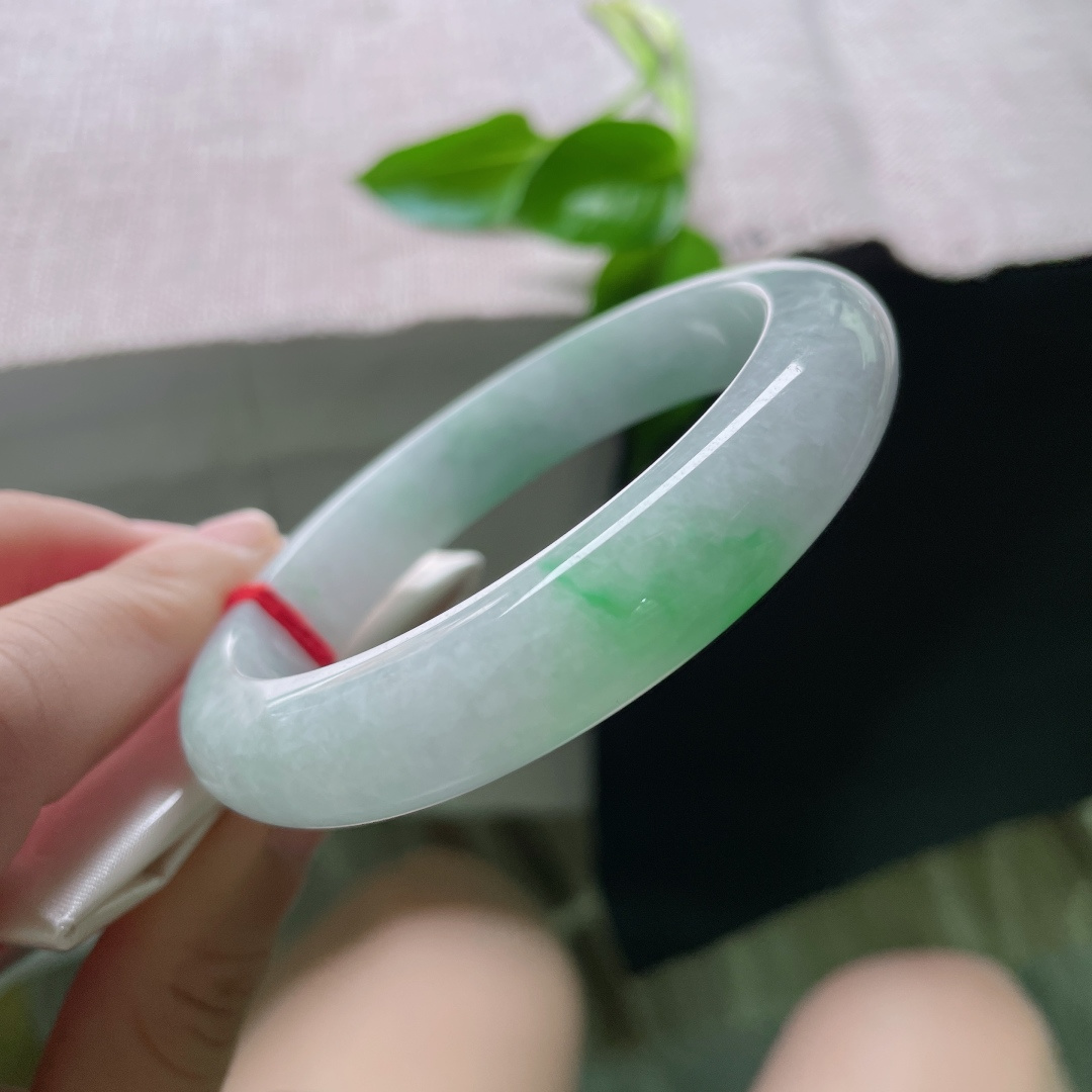 59.2/12.5/9，春彩正圈，翠色欲滴，种老水足水头好，贵气多姿，皮纹，ss49884a