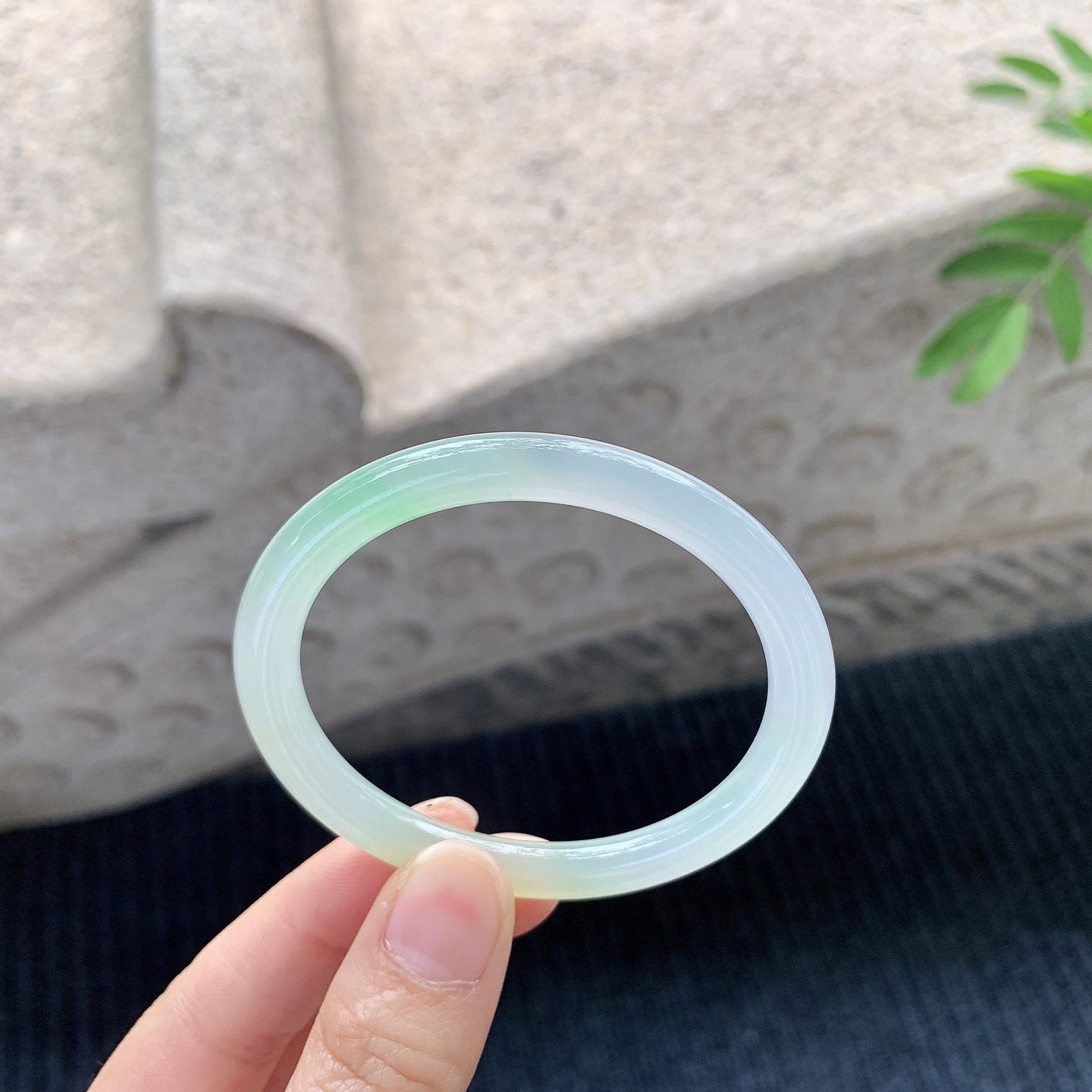 贵妃51 52【圈口】52.8/46.6/6.3/7.3【编码】N2120527【描述】冰糯黄加绿，水润，种老，细腻，打灯有棉线