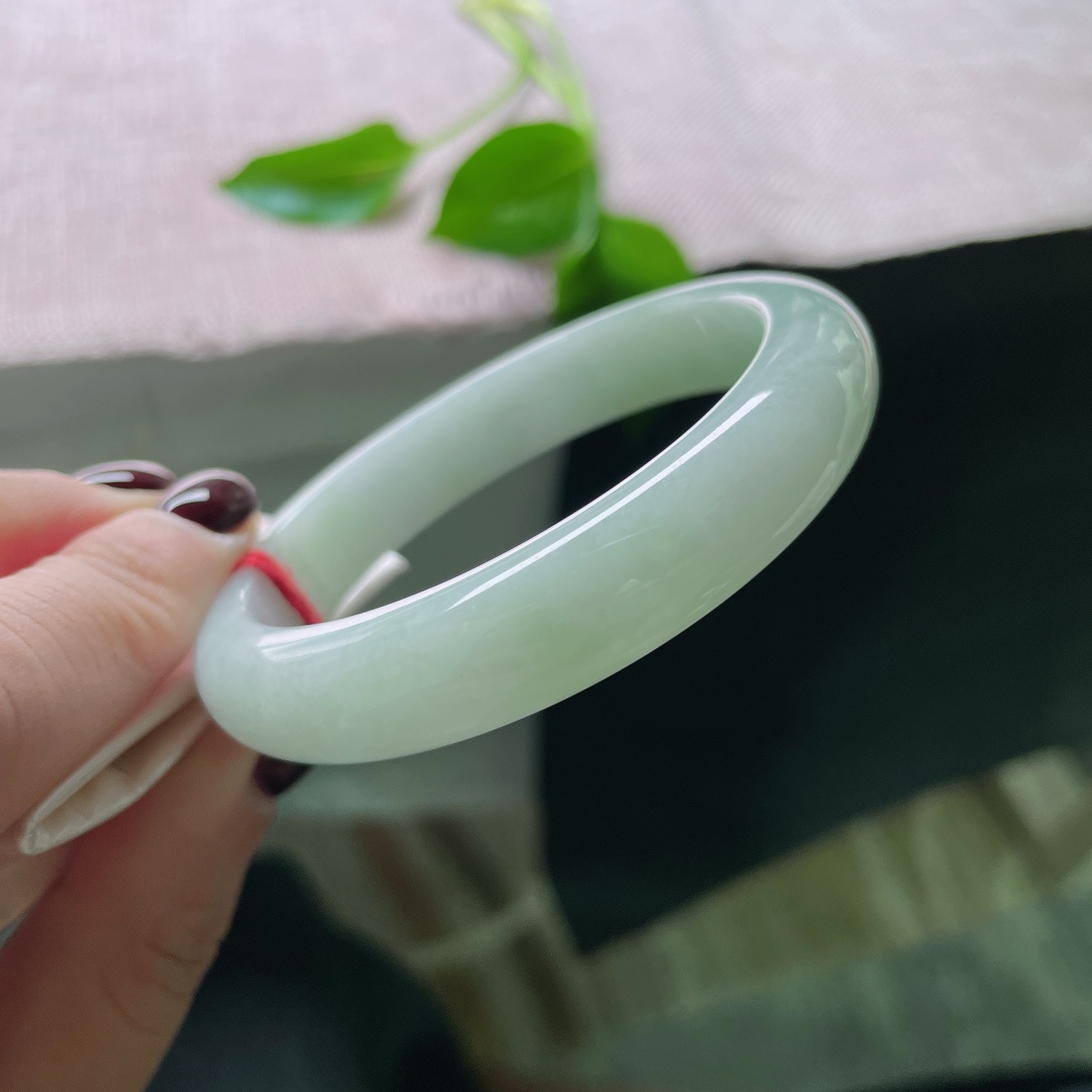 54/11.4/7.5，淡绿底正圈，水润细腻，种老，淡绿为宣，光陰作画。一点皮纹，ss47948a