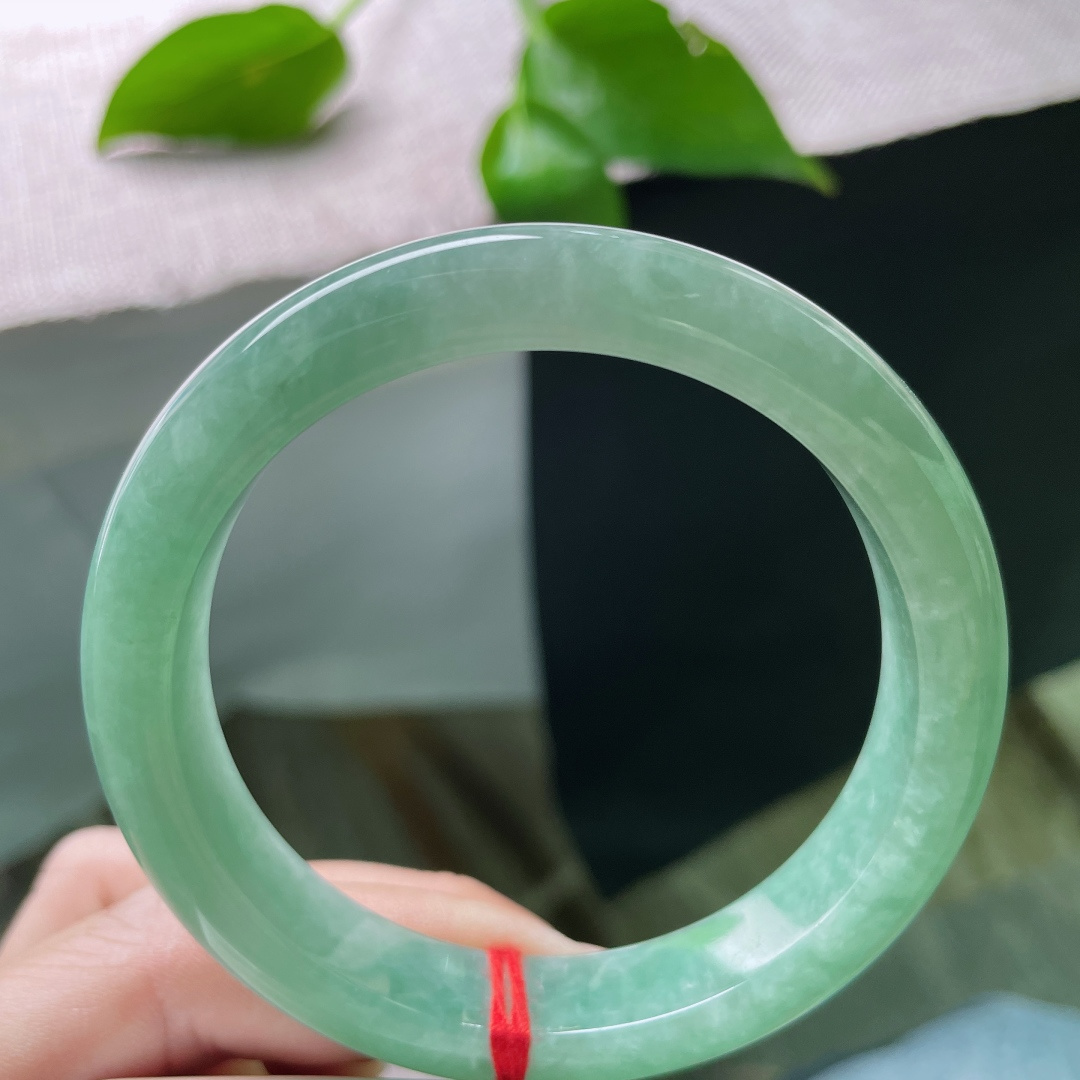 57.6/12/8.1，绿底正圈，满色匀称，洋溢着青春的气息，充满活力，内纹不影响，ss48764a