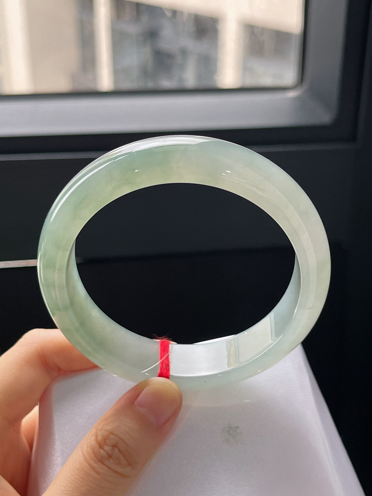 正圈60.8圈口，翡翠冰糯种淡绿色手镯