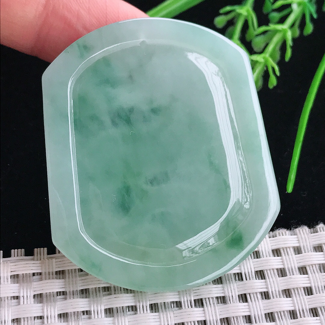 实拍A货翡翠50.5/43/5.6老坑冰润起胶冰晴生肖羊吊坠翡翠玉牌挂件