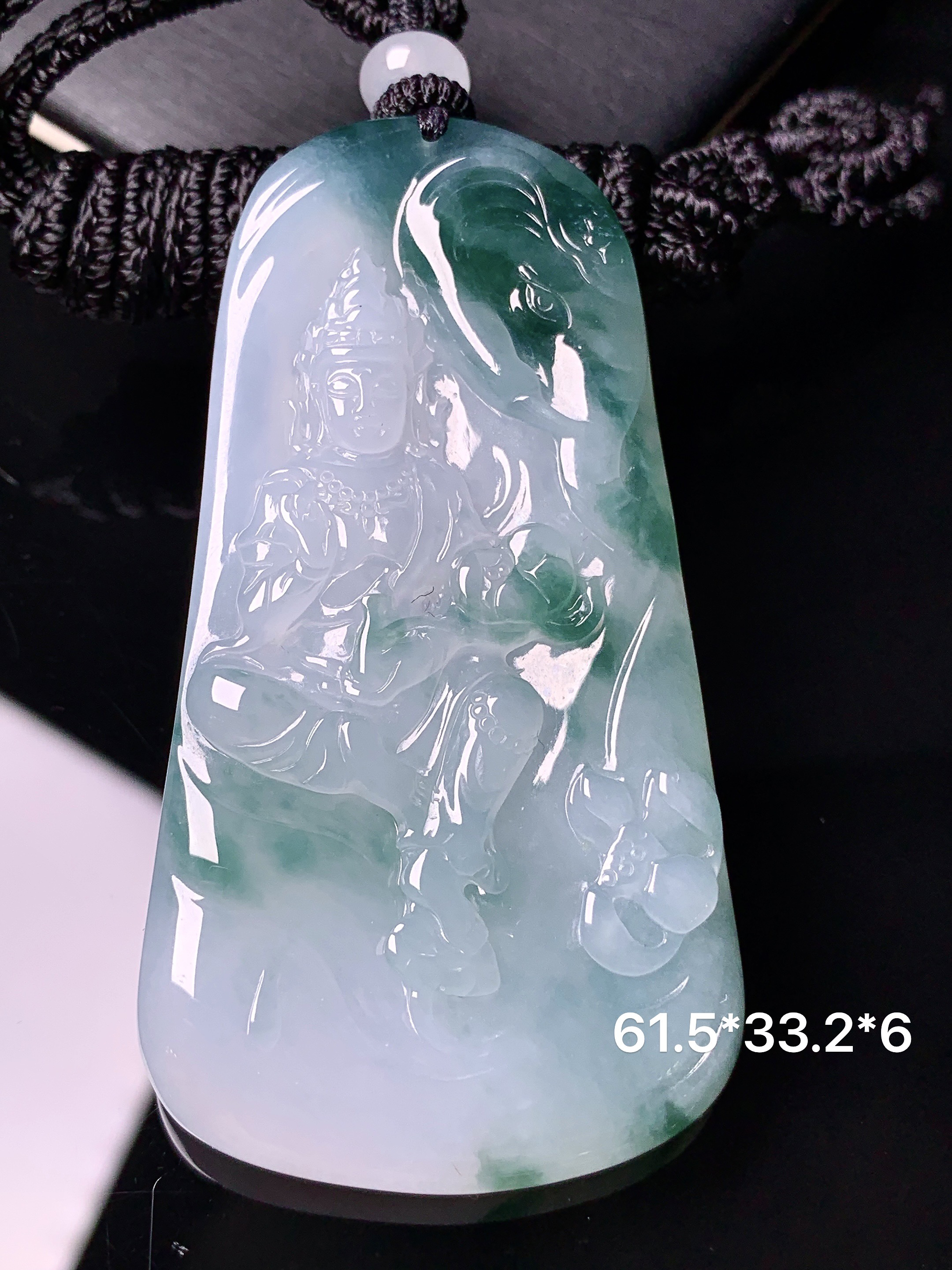 飘绿观音菩萨吊坠 玉质细腻 色泽艳丽清新 水润亮眼 整体尺寸61.5*33.2*6L1