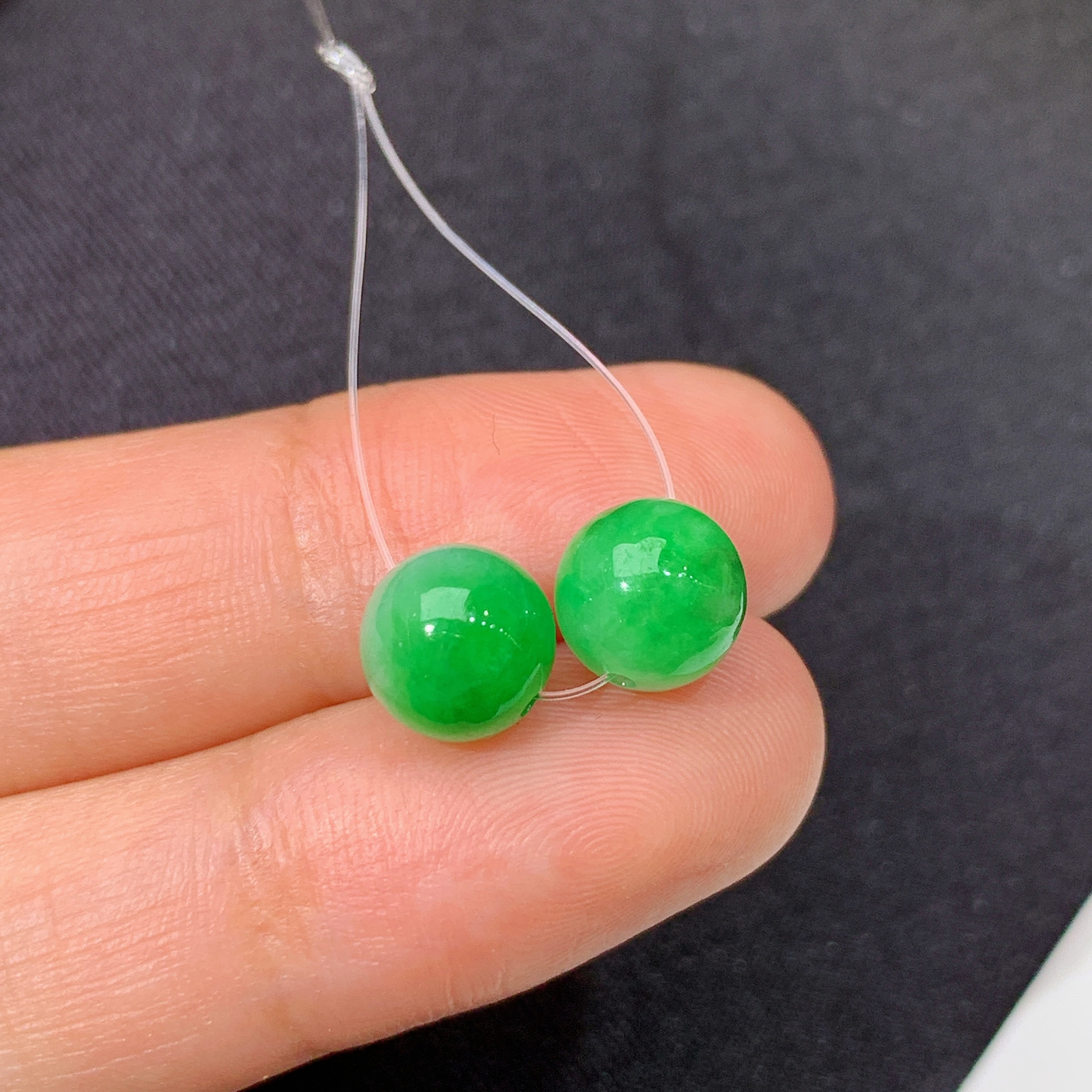 冰飘绿圆珠一对，冰润色阳，玉质细腻，种水足，Xili 尺寸7.6