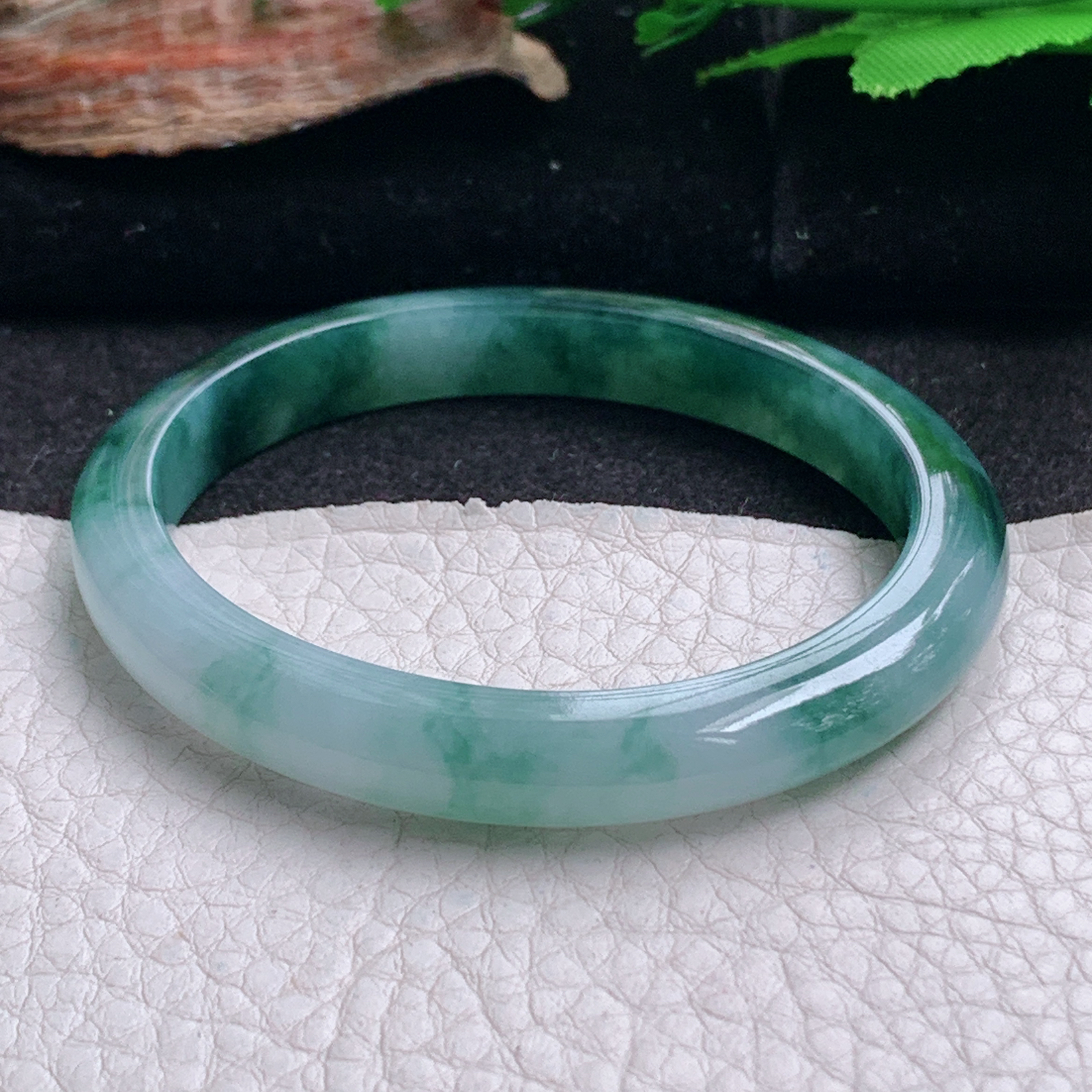 js小圈口53*46.3*8*6.4贵妃镯 天然翡翠a货手镯冰飘花秀气蛋形玉镯子