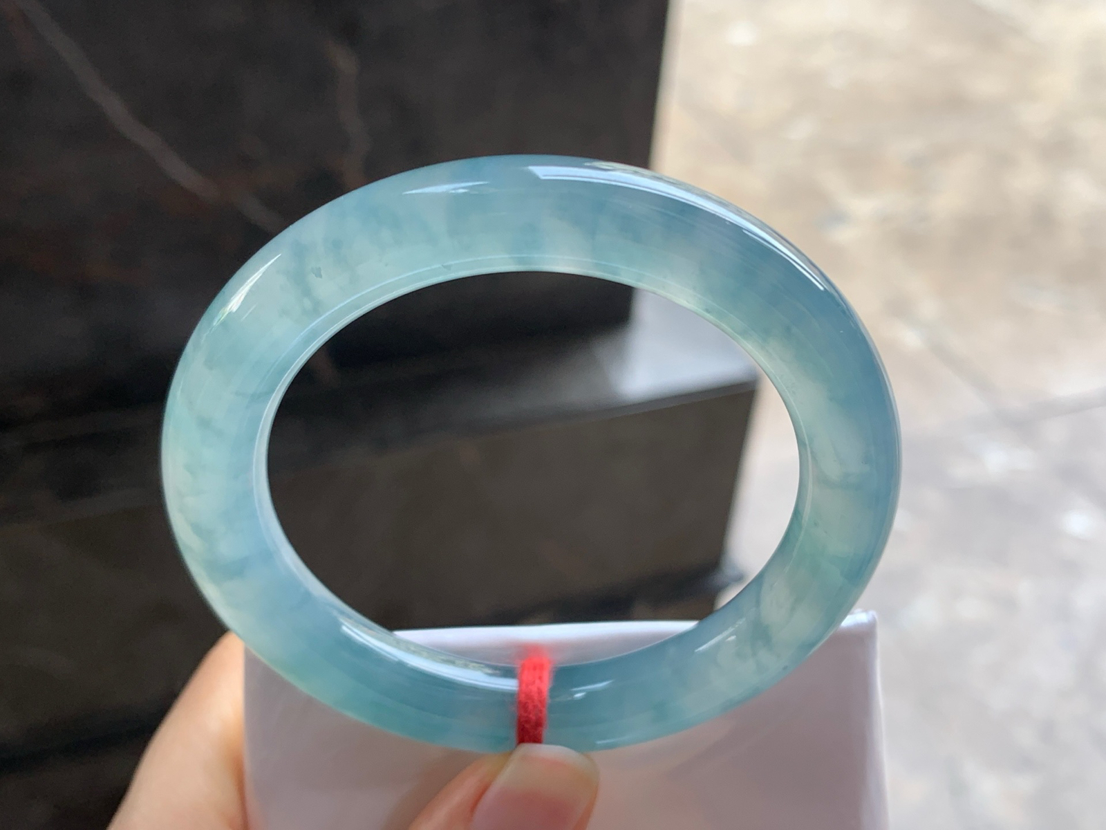 54.5-10.2

冰蓝圆条手镯^_^鲜艳