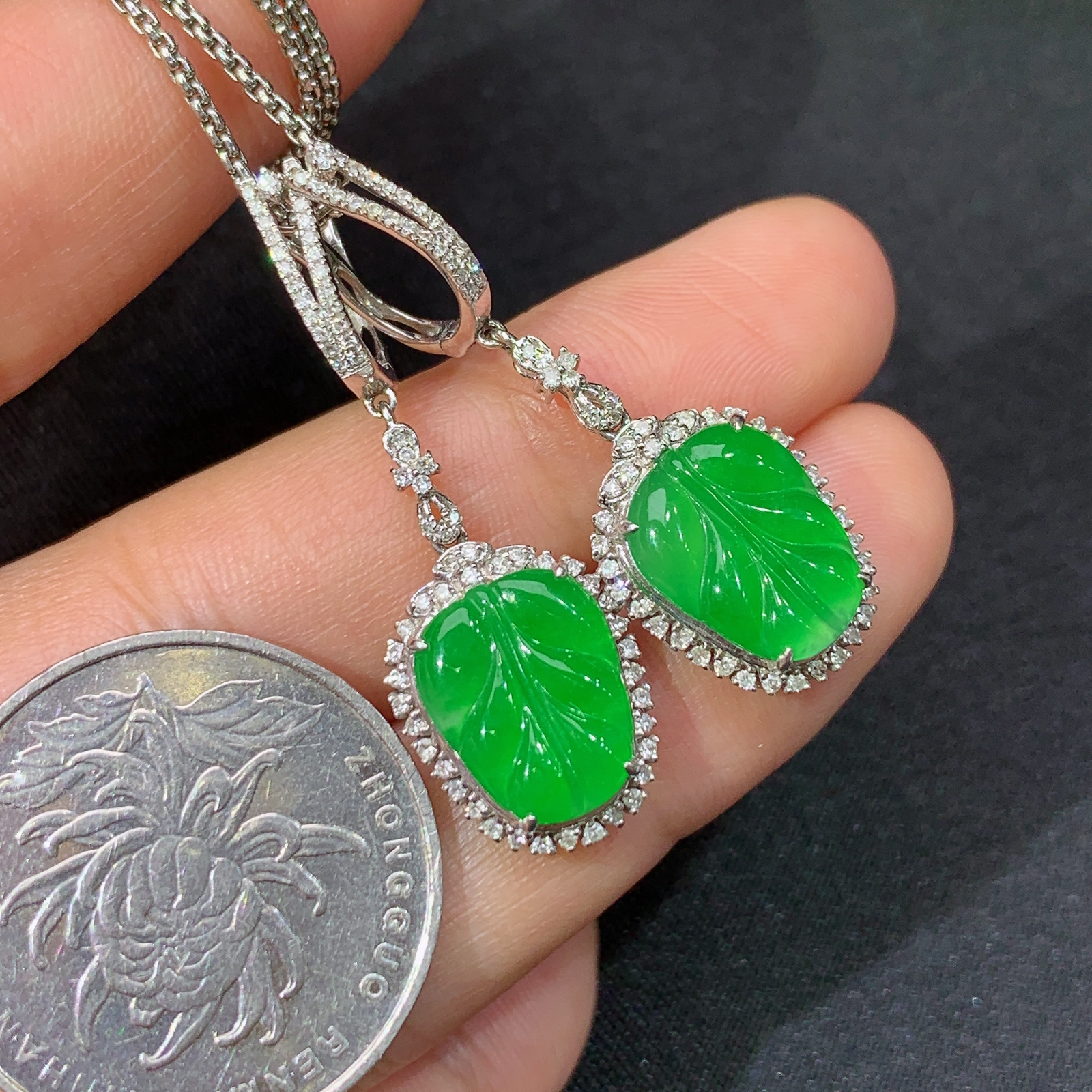 冰阳绿树叶耳坠，18k金镶嵌，款式新颖，冰润色阳，种水足，Dgj 尺寸11.6*8.9*2