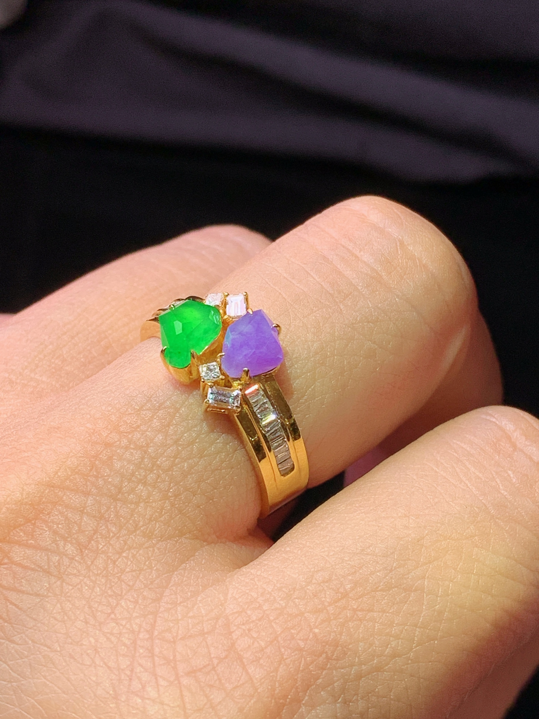 18k金钻镶嵌满绿搭配紫罗兰随形戒指 玉质细腻 色泽艳丽清新 水润亮眼 圈口13.5 整体尺寸6*4.6*3m5