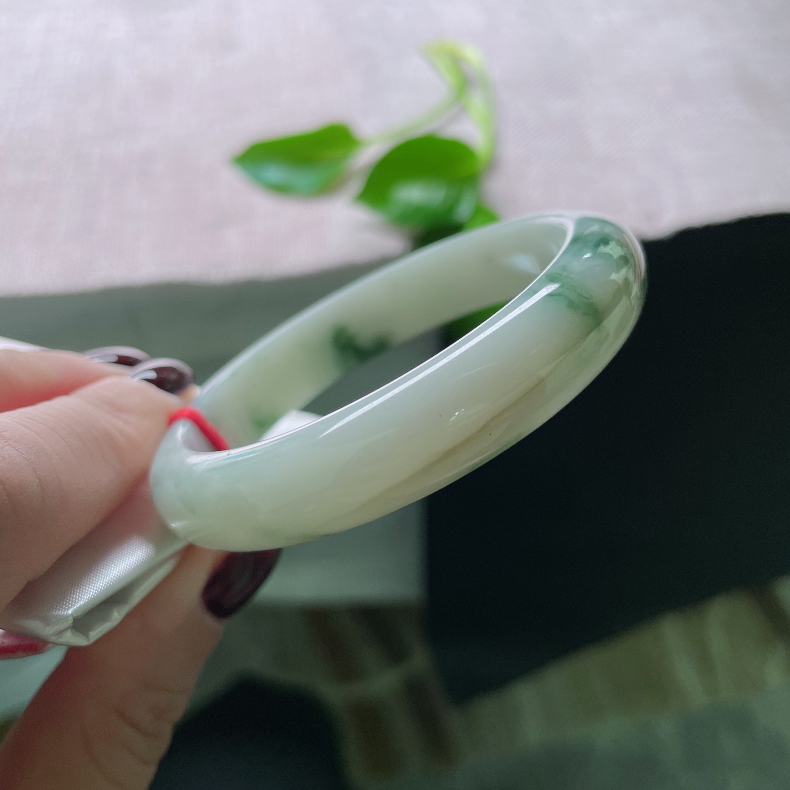 54/12.1/7，飘花正圈，水润细腻，花影摇曳生姿，佩戴经典，竖纹，