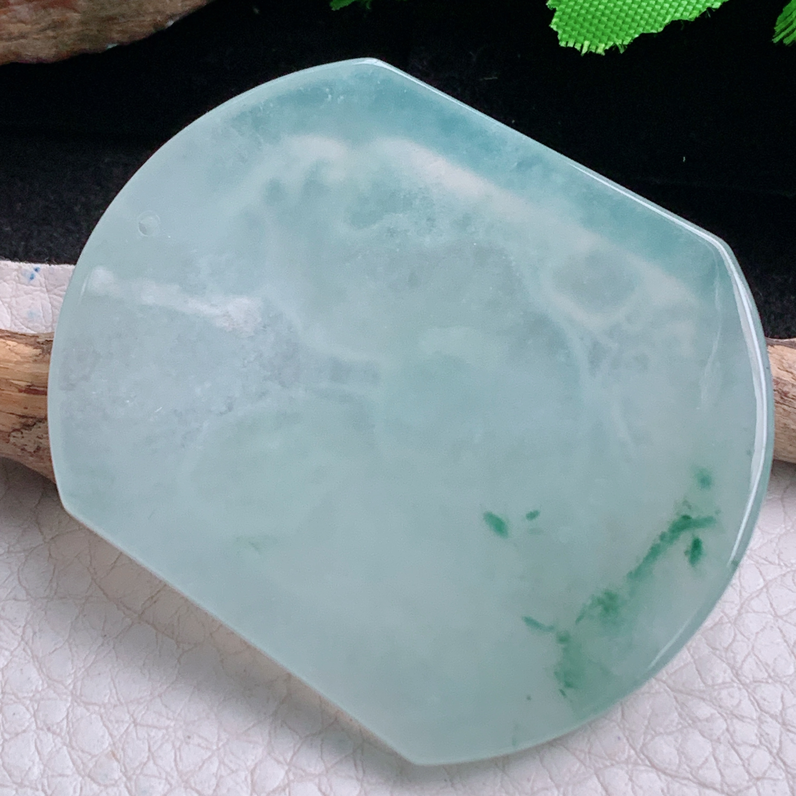 ktj实拍55*47*6天然缅甸翡翠精雕冰飘花立体生肖鸡 金鸡独立玉吊坠