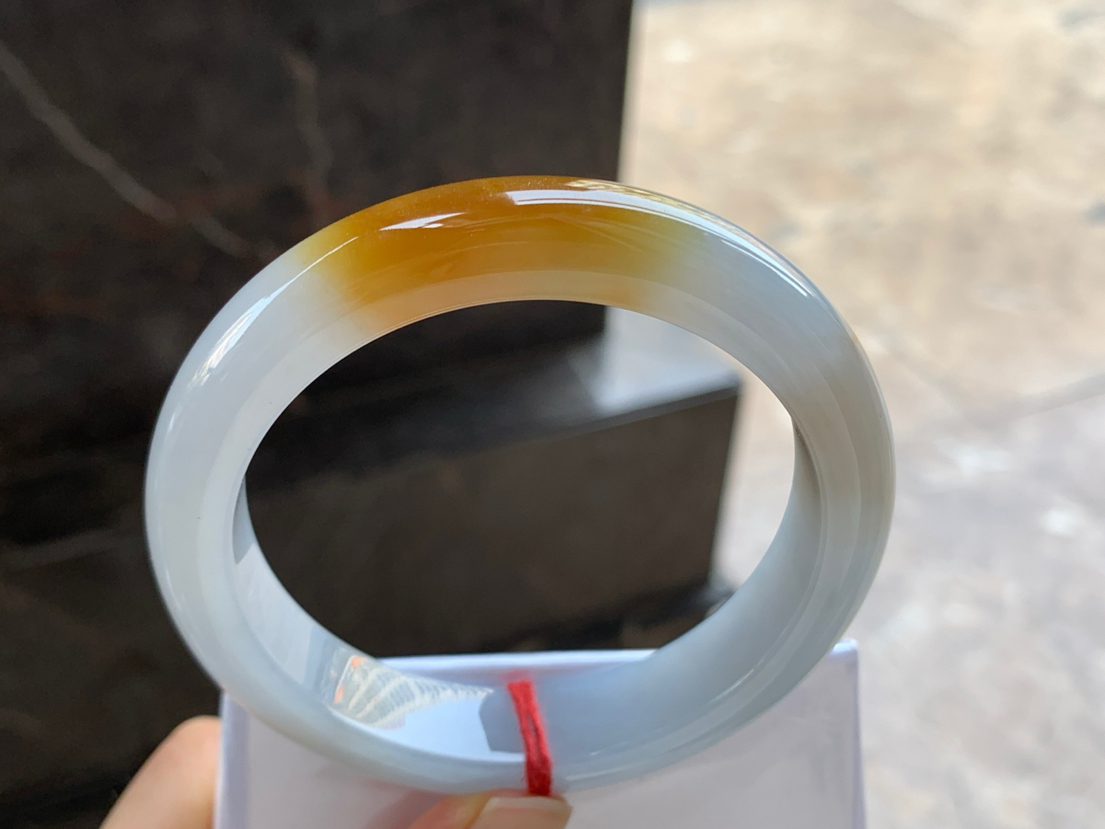 57.5-12.7-8.8

黄翡手镯^_^玉质温润