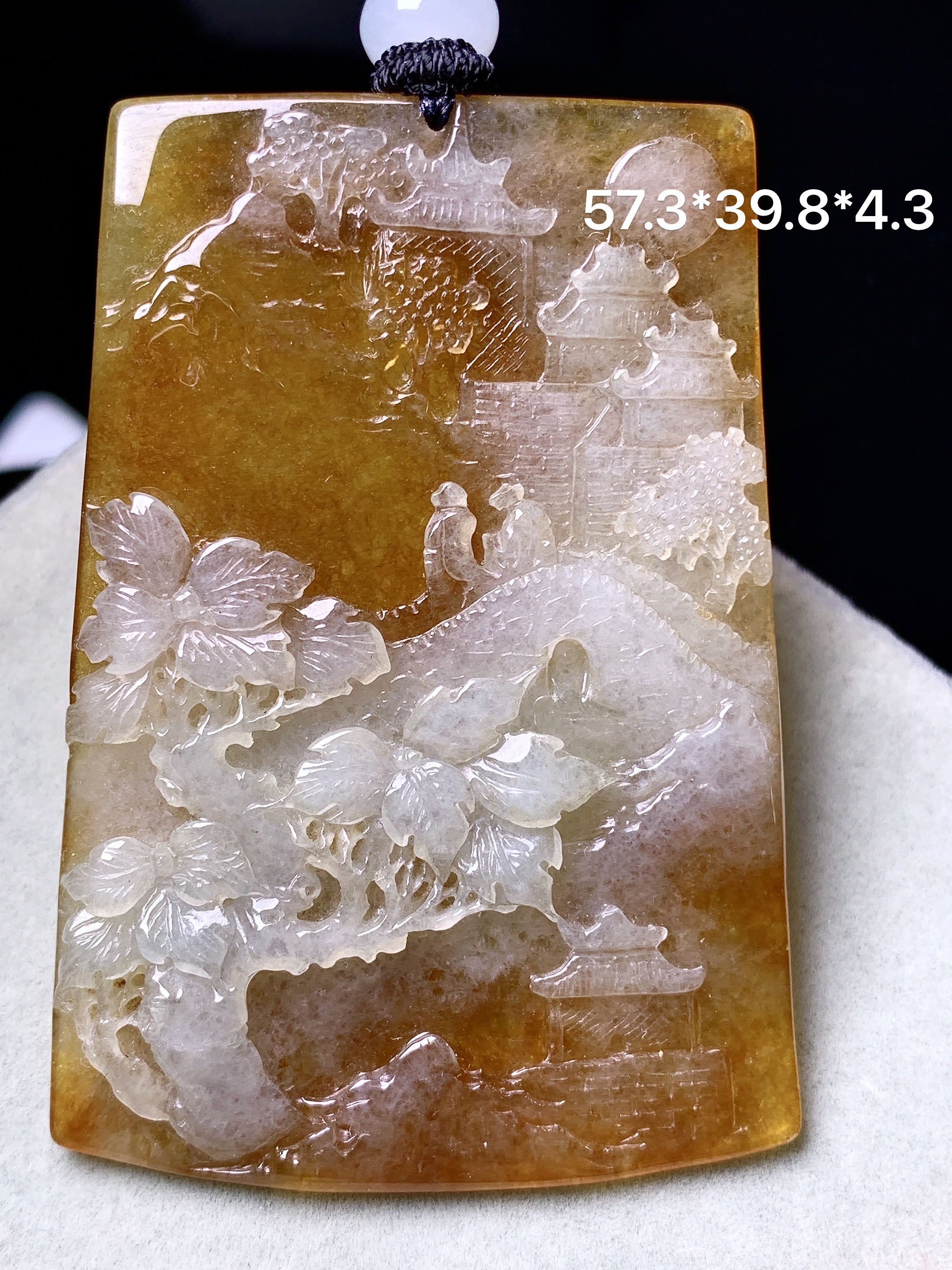 黄翡山水牌子吊坠 玉质细腻 色泽艳丽清新 水润亮眼 整体尺寸57.3*39.8*4.3L1