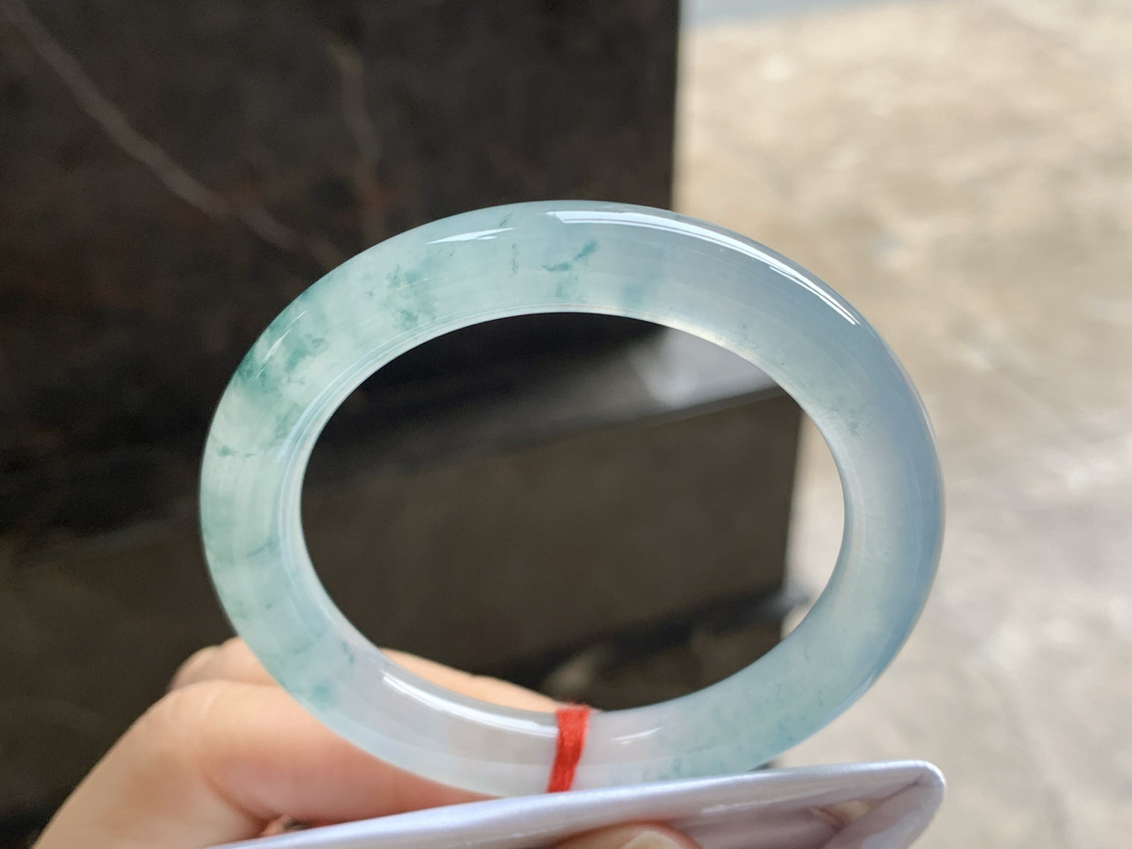 50.5-8.9

冰蓝花圆条手镯^_^冰透