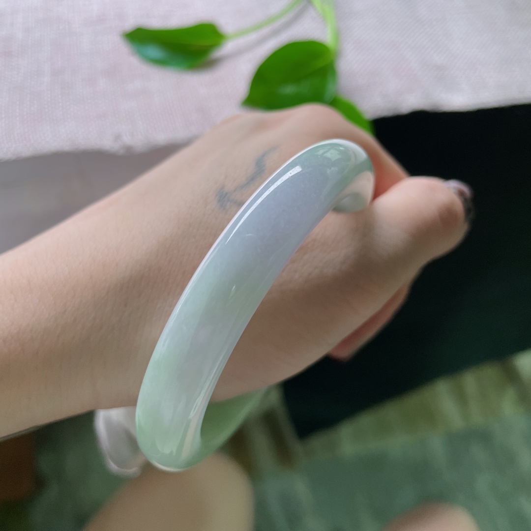 56.8/10.5/8.3，春彩正圈，水头好，莹润细腻，干净，绰约多姿，ss50096a