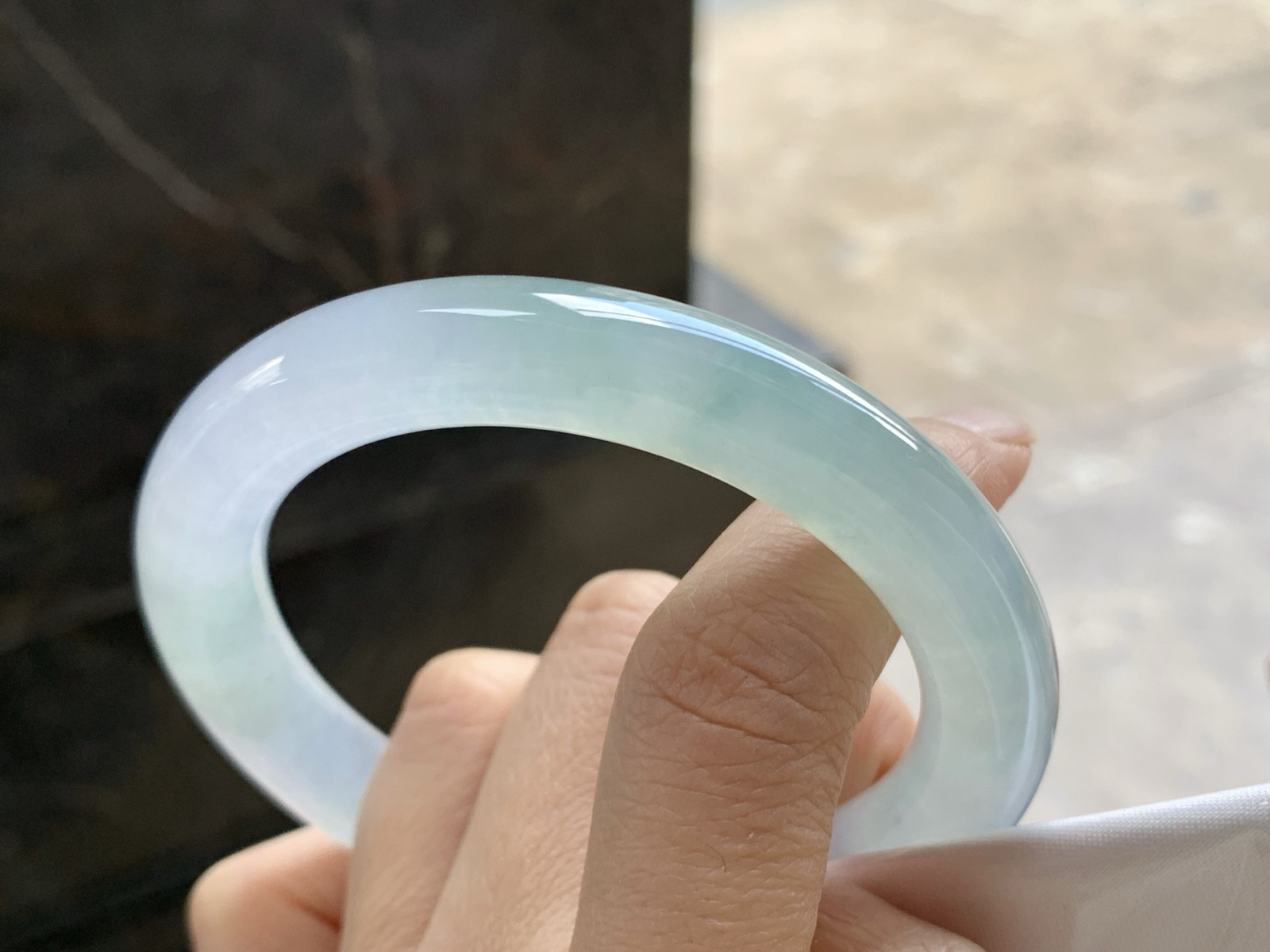 56.5-10.3

冰种圆条手镯^_^透亮