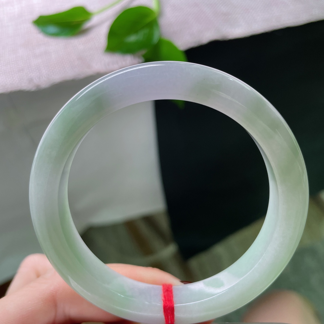 56.8/10.5/8.3，春彩正圈，水头好，莹润细腻，干净，绰约多姿，ss50096a