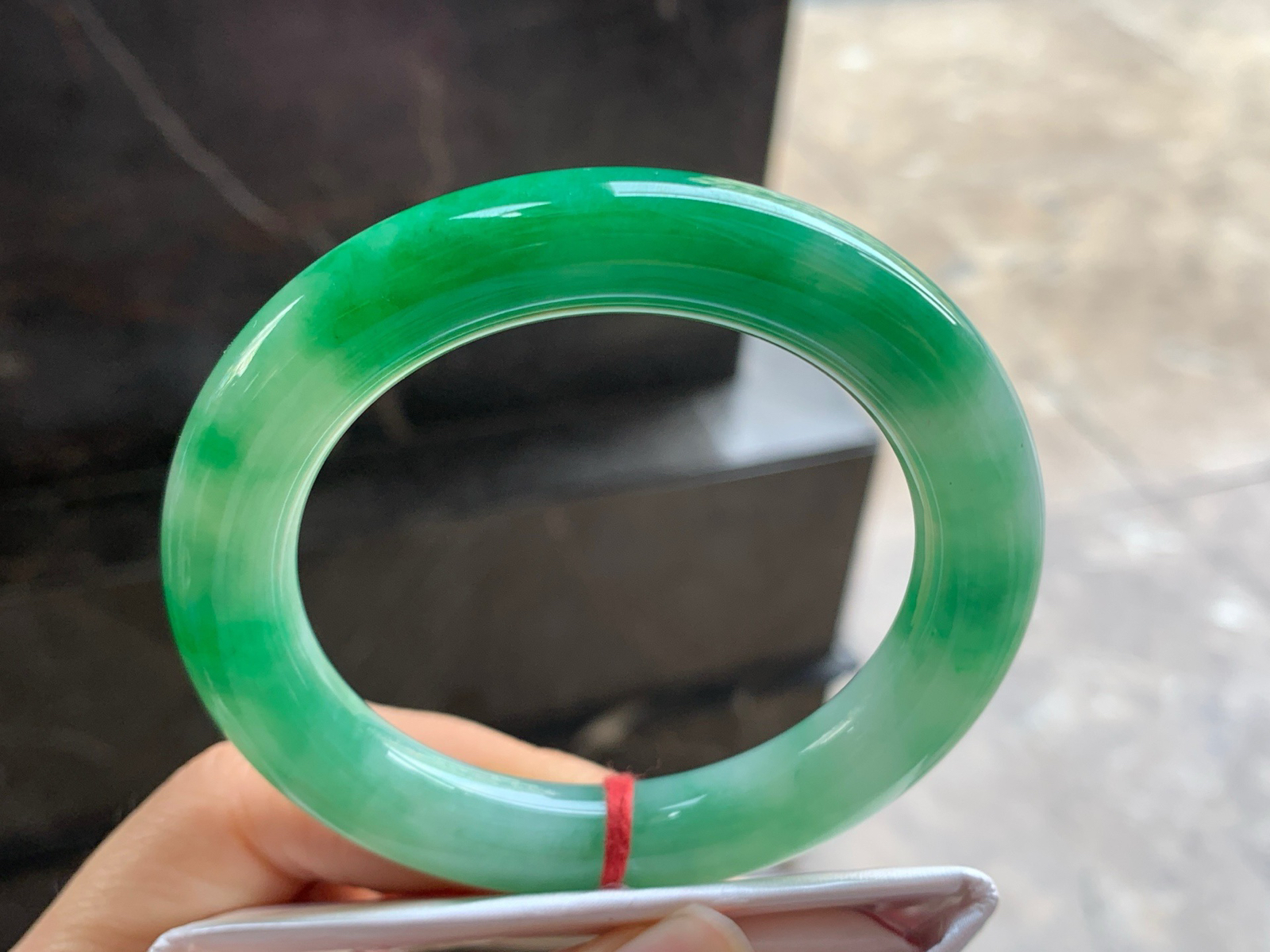 55-11

阳绿色圆条手镯^_^鲜艳