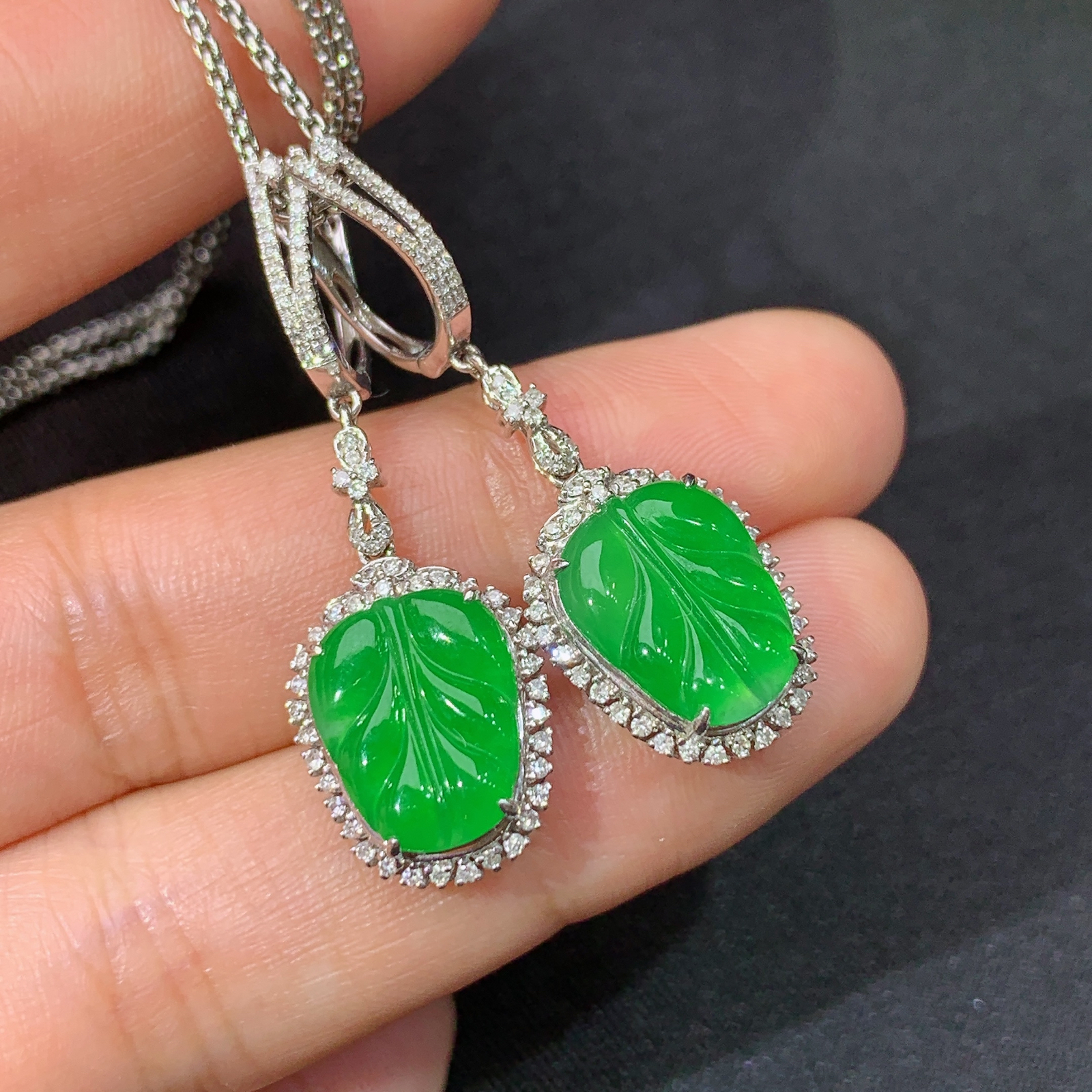 冰阳绿树叶耳坠，18k金镶嵌，款式新颖，冰润色阳，种水足，Dgj 尺寸11.6*8.9*2