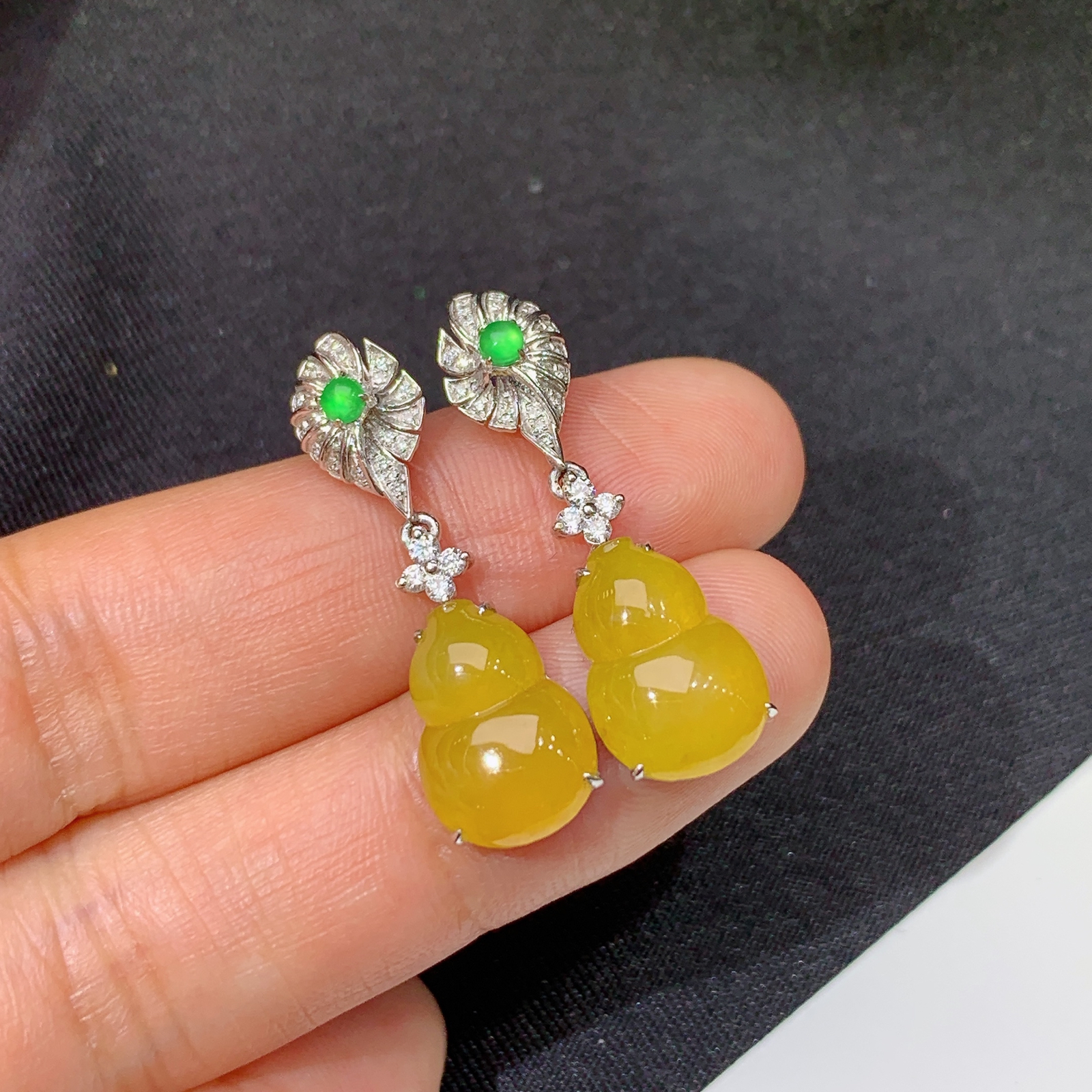 冰黄翡葫芦耳坠，18k金镶嵌，简约时尚，冰润鲜艳，种水足，Jz 尺寸12.3*8.6*3.3