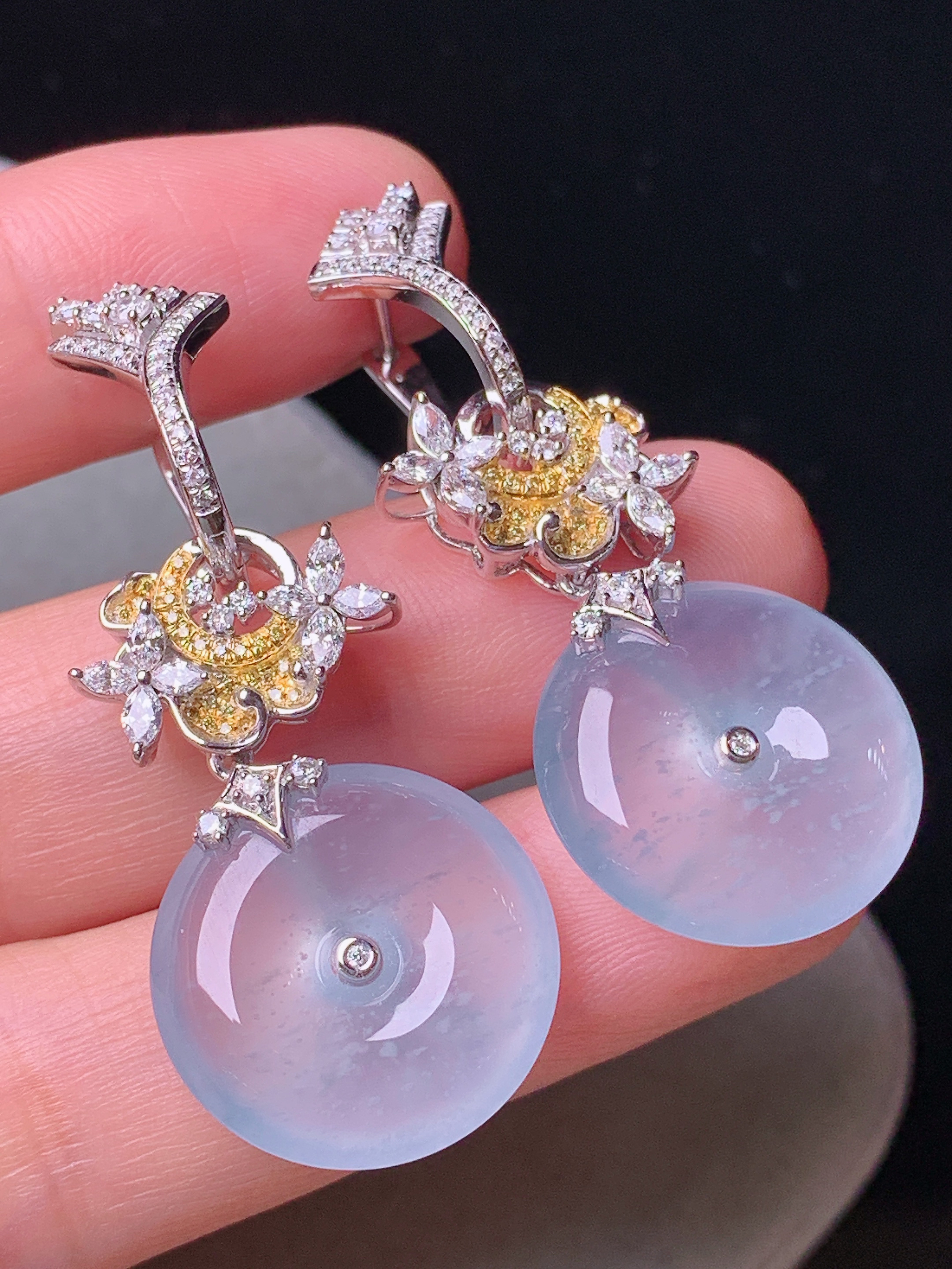 18k金钻镶嵌冰种浅蓝平安扣耳坠吊坠两用款玉质细腻 色泽艳丽清新 水润亮眼 整体尺寸42*18*5.