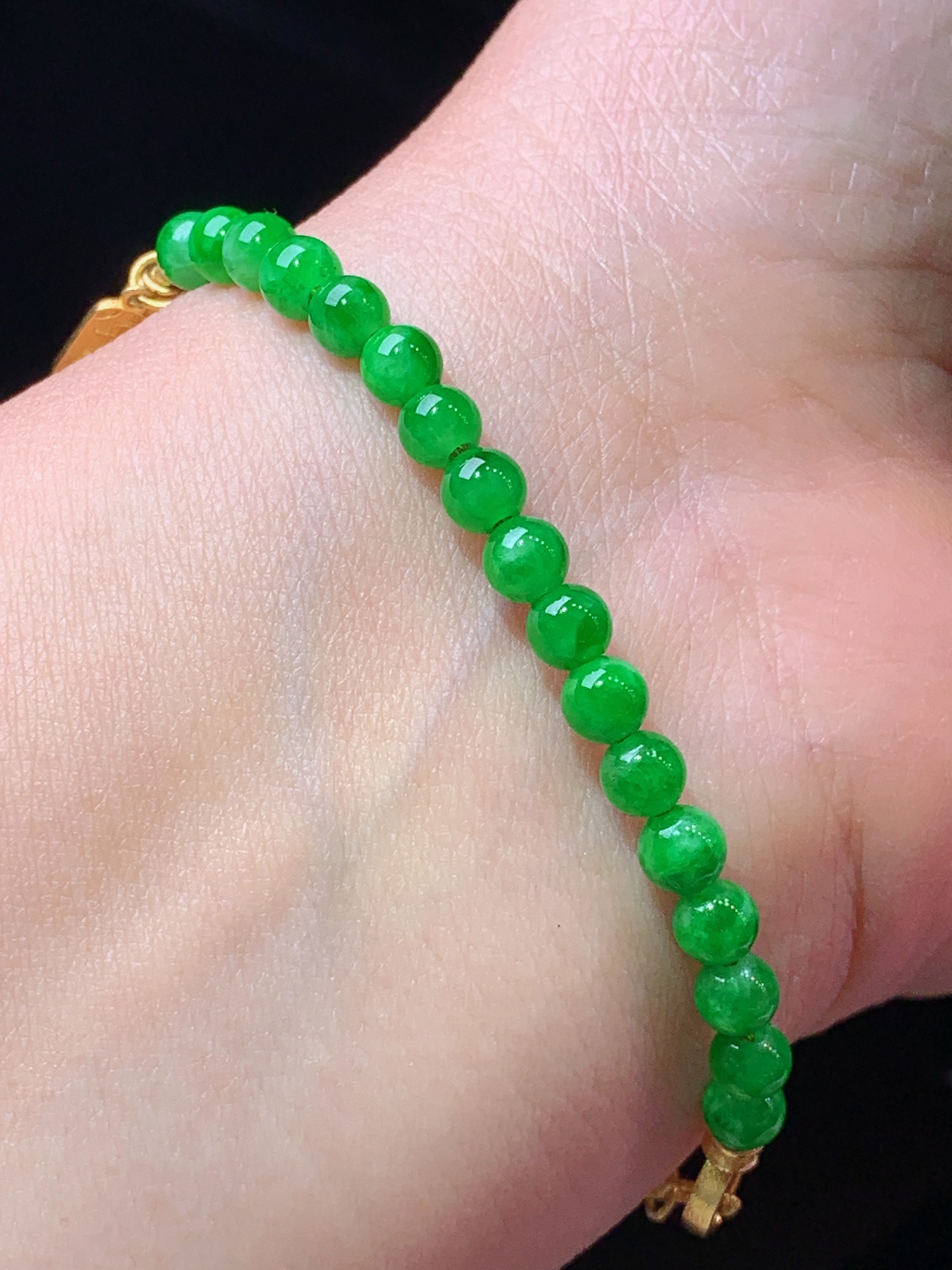 18k金镶嵌满绿圆珠手链 玉质细腻 色泽艳丽清新 水润亮眼 整体尺寸4.5m5